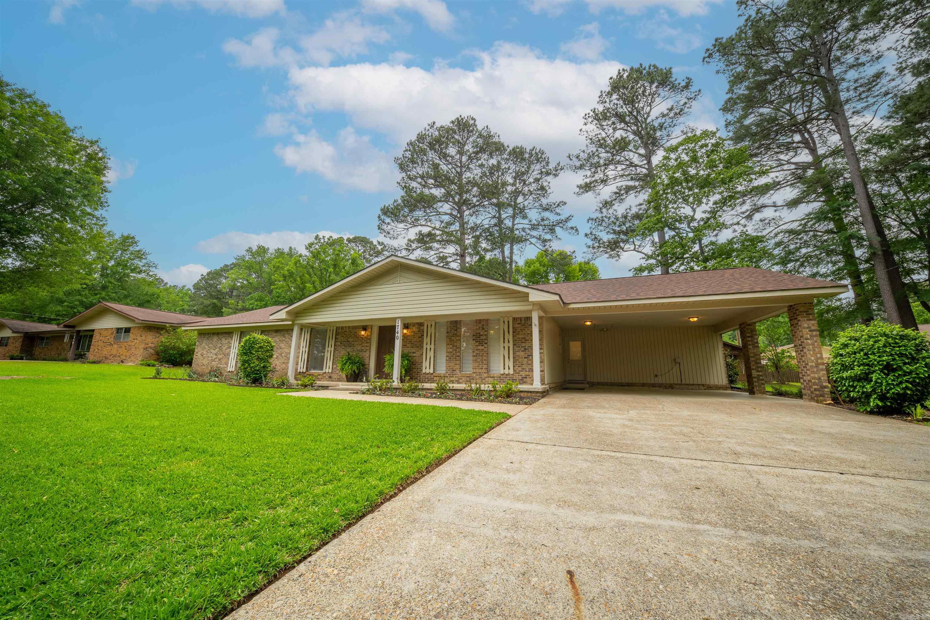 MIKE BERG LAKE - Residential