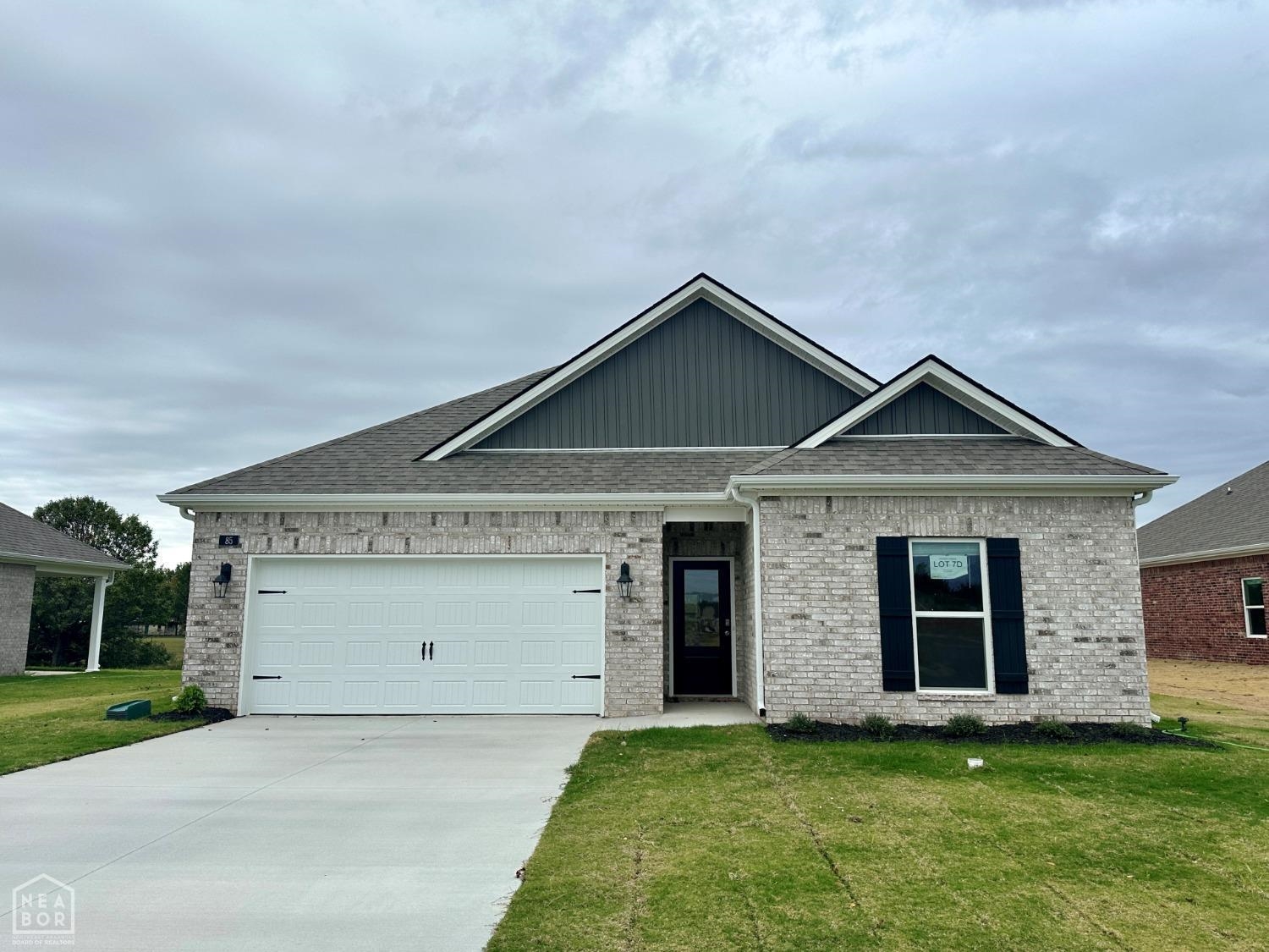 HIDDEN CREEK - Residential