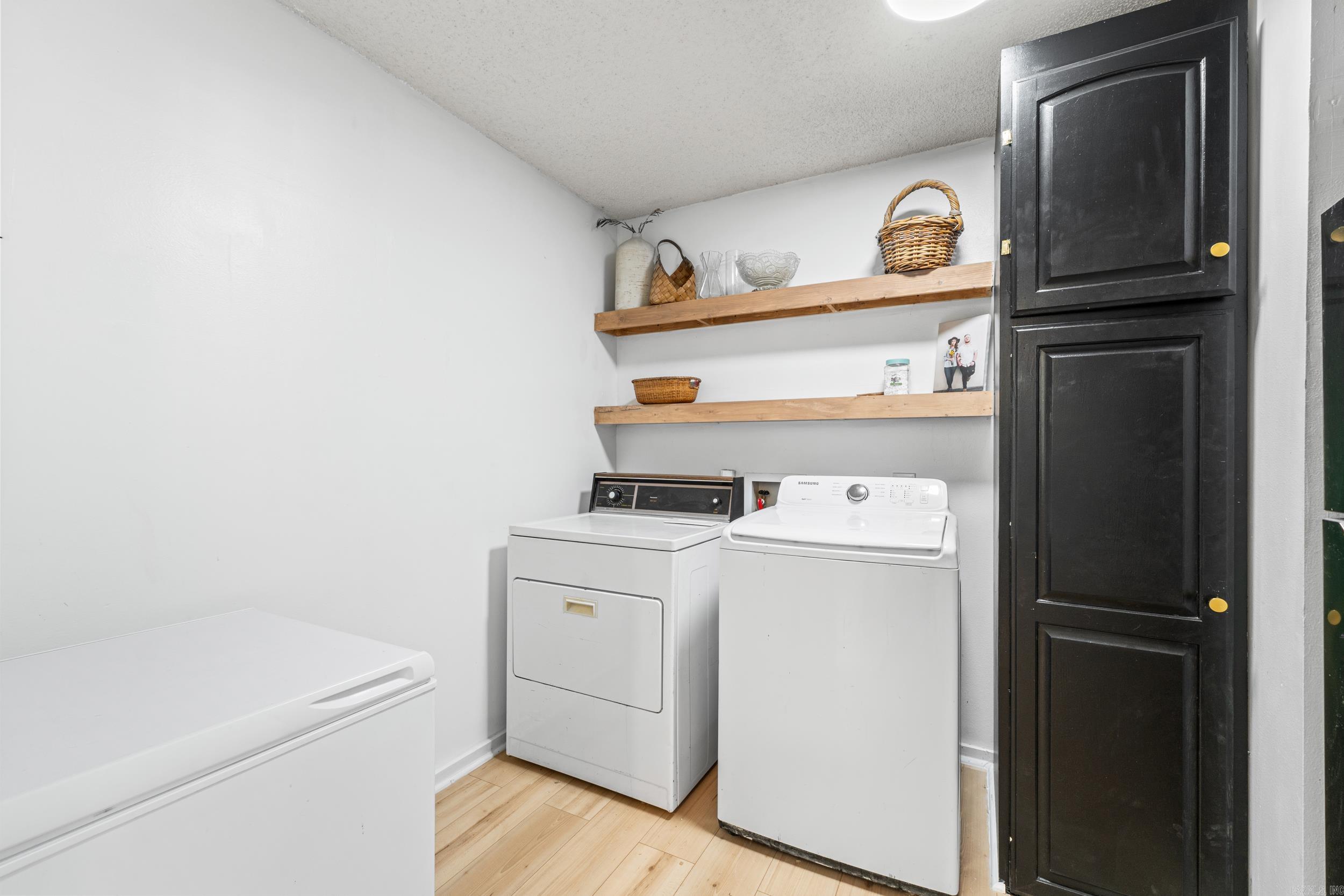 TRIPPLE OAK - Residential