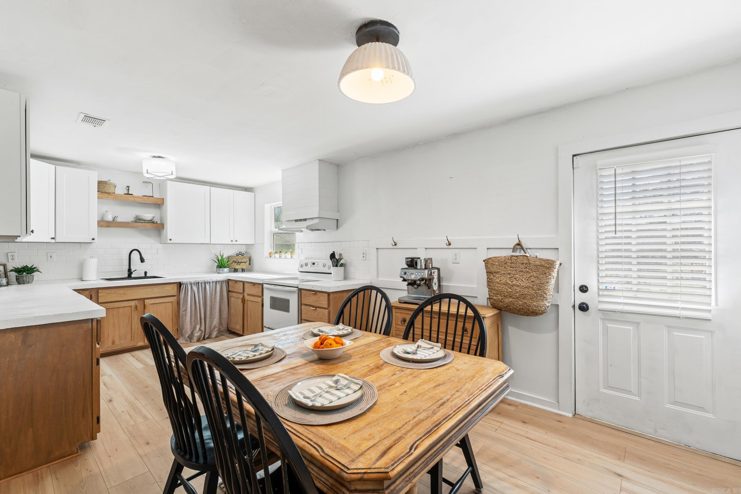 TRIPPLE OAK - Residential