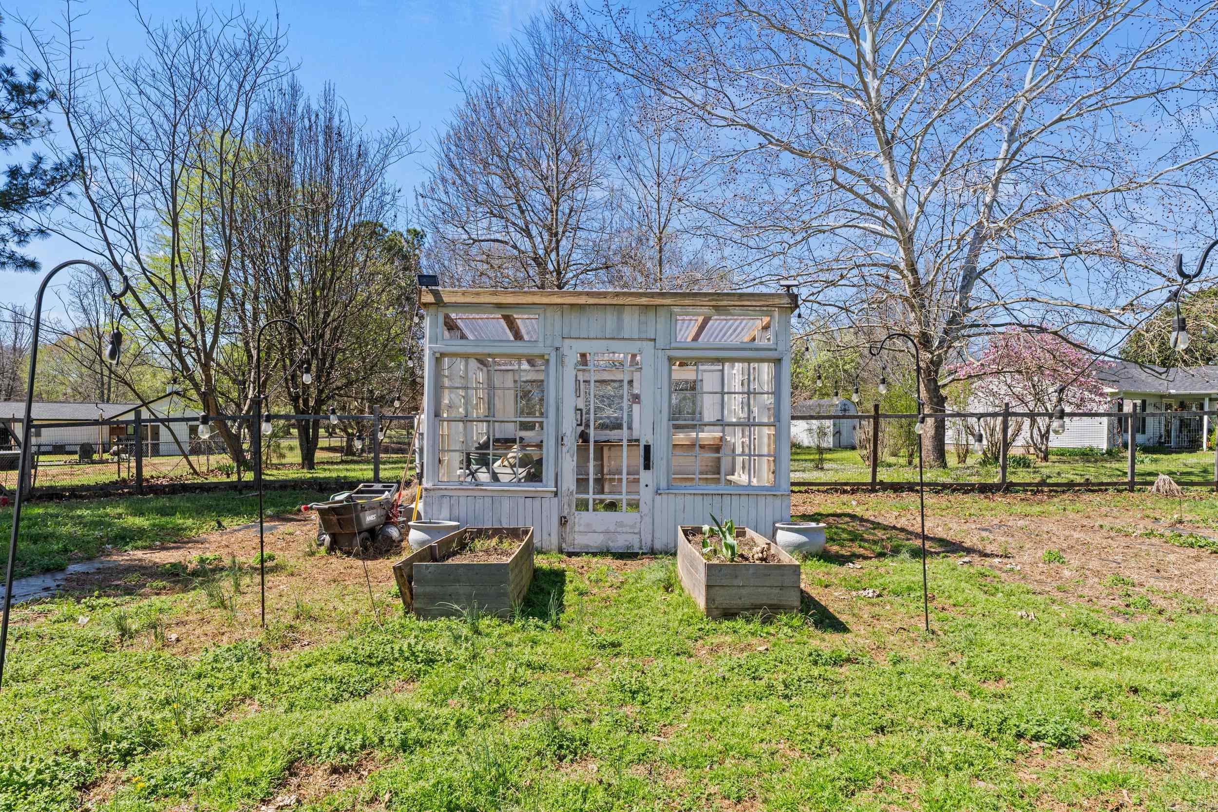 TRIPPLE OAK - Residential