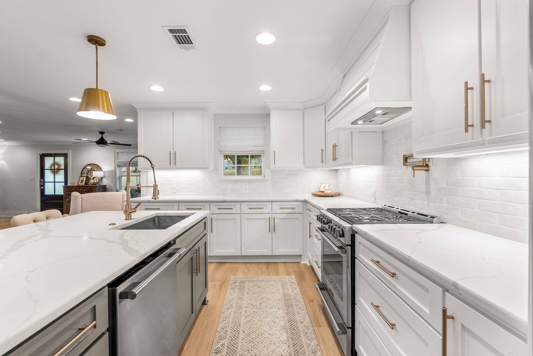 KINGWOOD PLACE - Residential