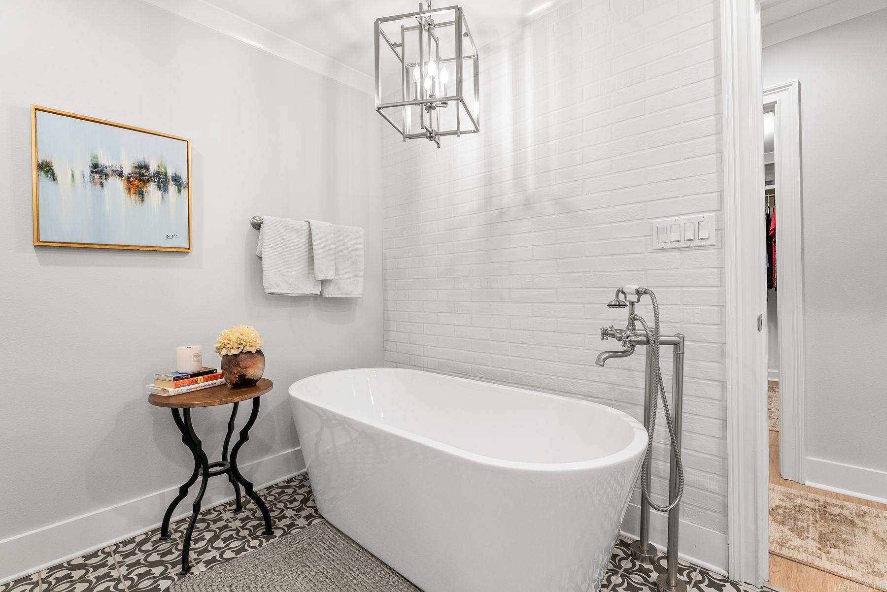 KINGWOOD PLACE - Residential