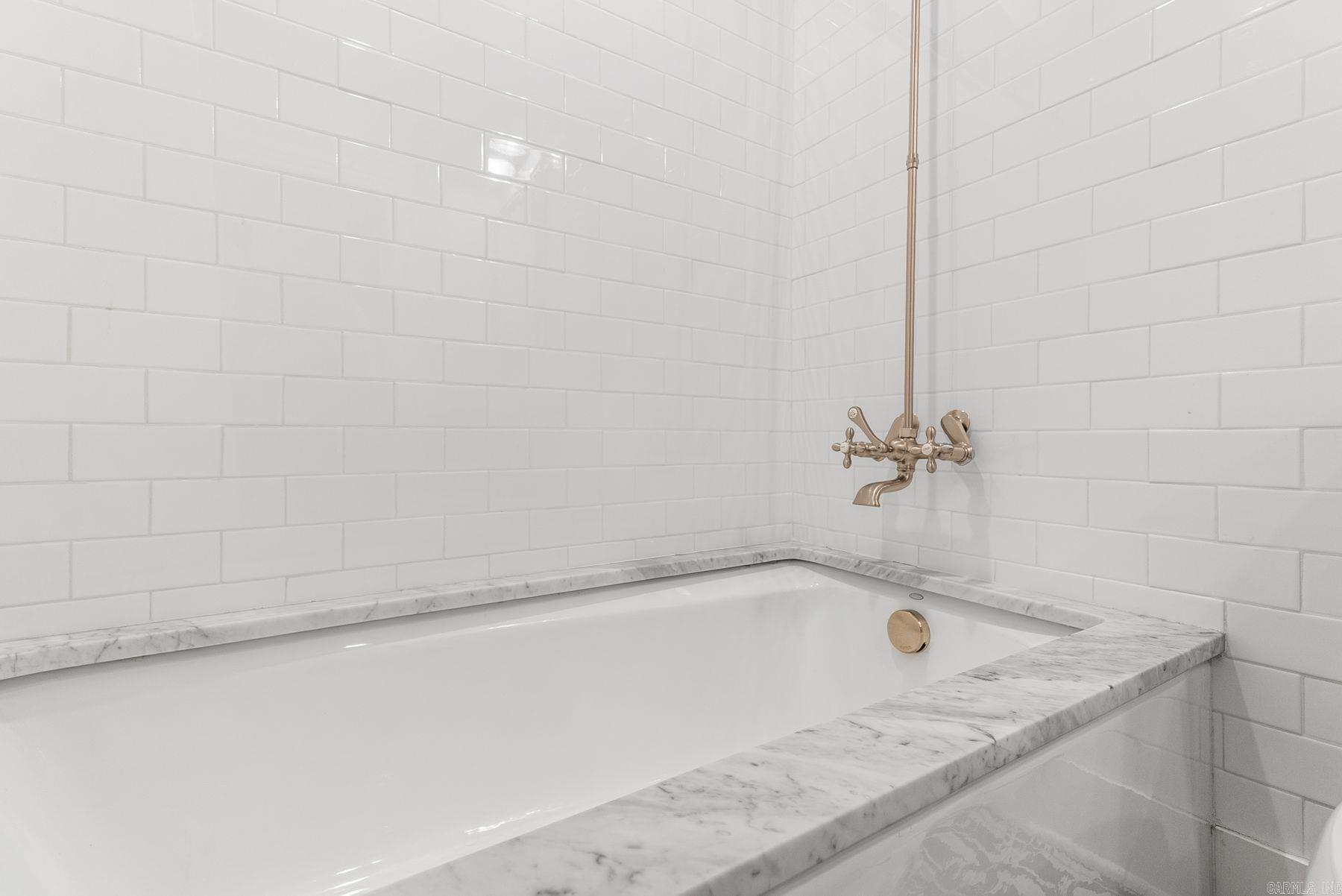 KINGWOOD PLACE - Residential