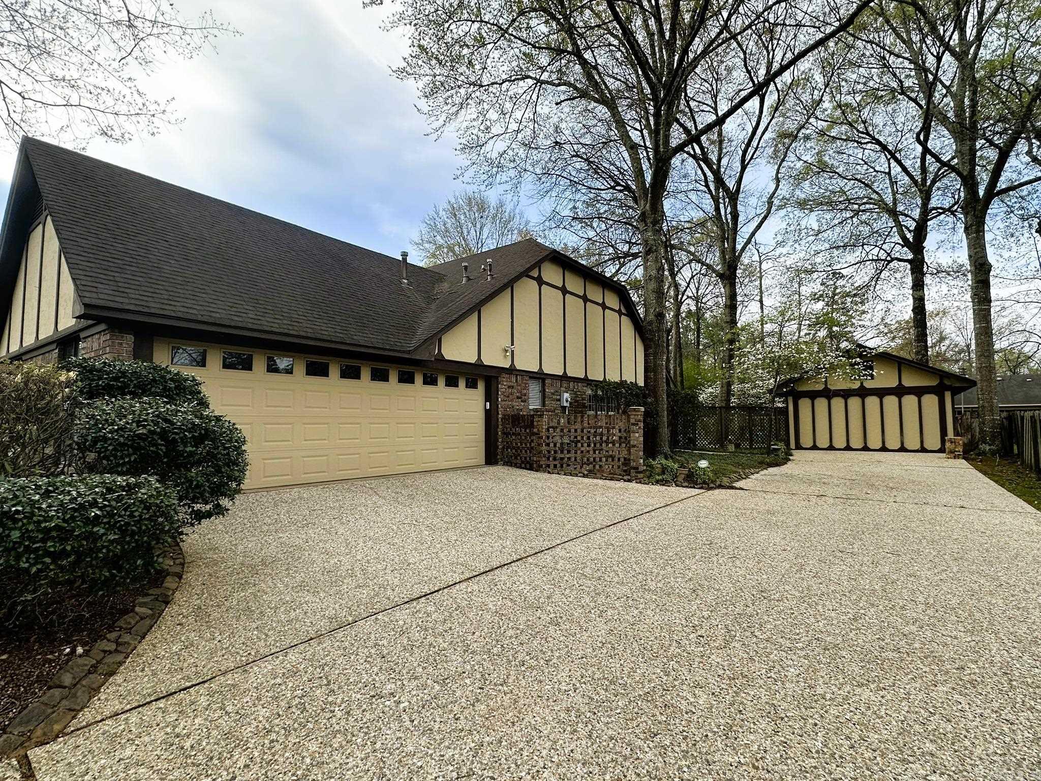 LAKEWOOD ESTATES - Residential