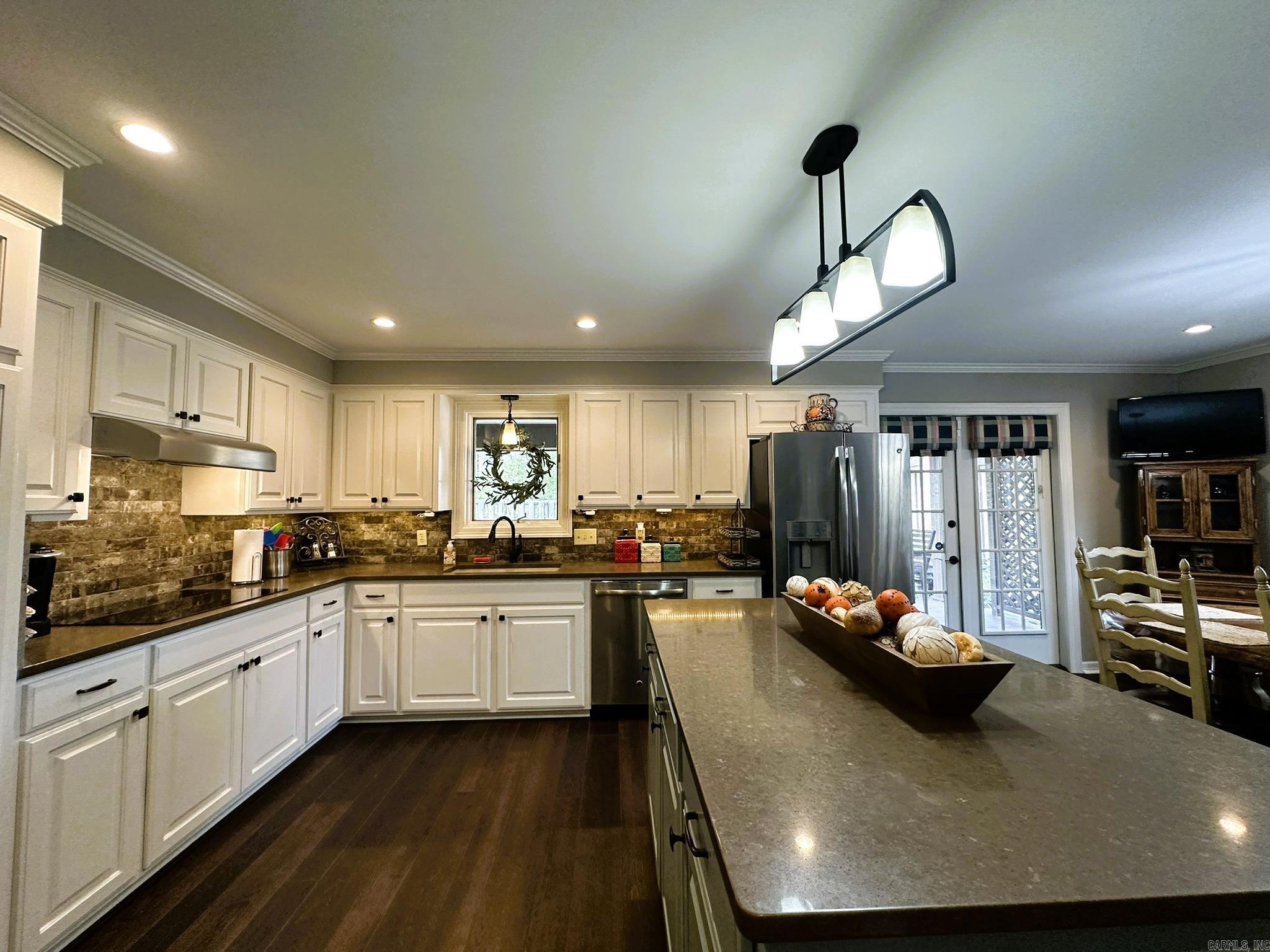 LAKEWOOD ESTATES - Residential