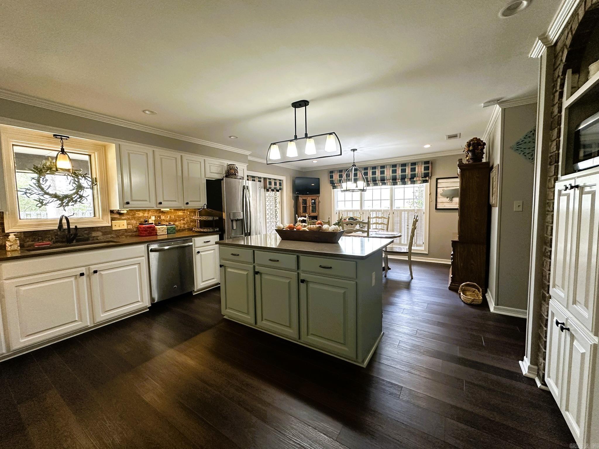 LAKEWOOD ESTATES - Residential