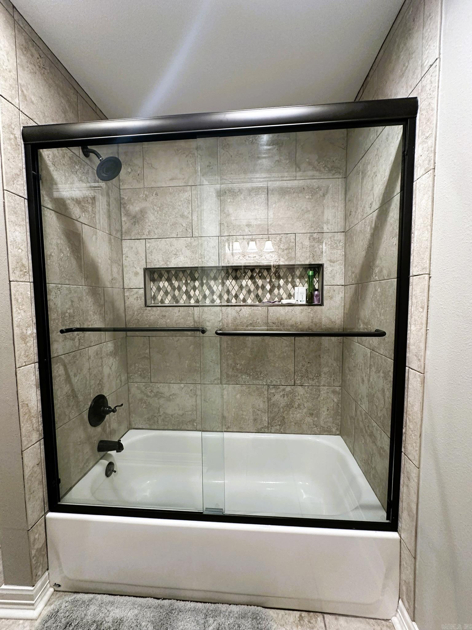 LAKEWOOD ESTATES - Residential