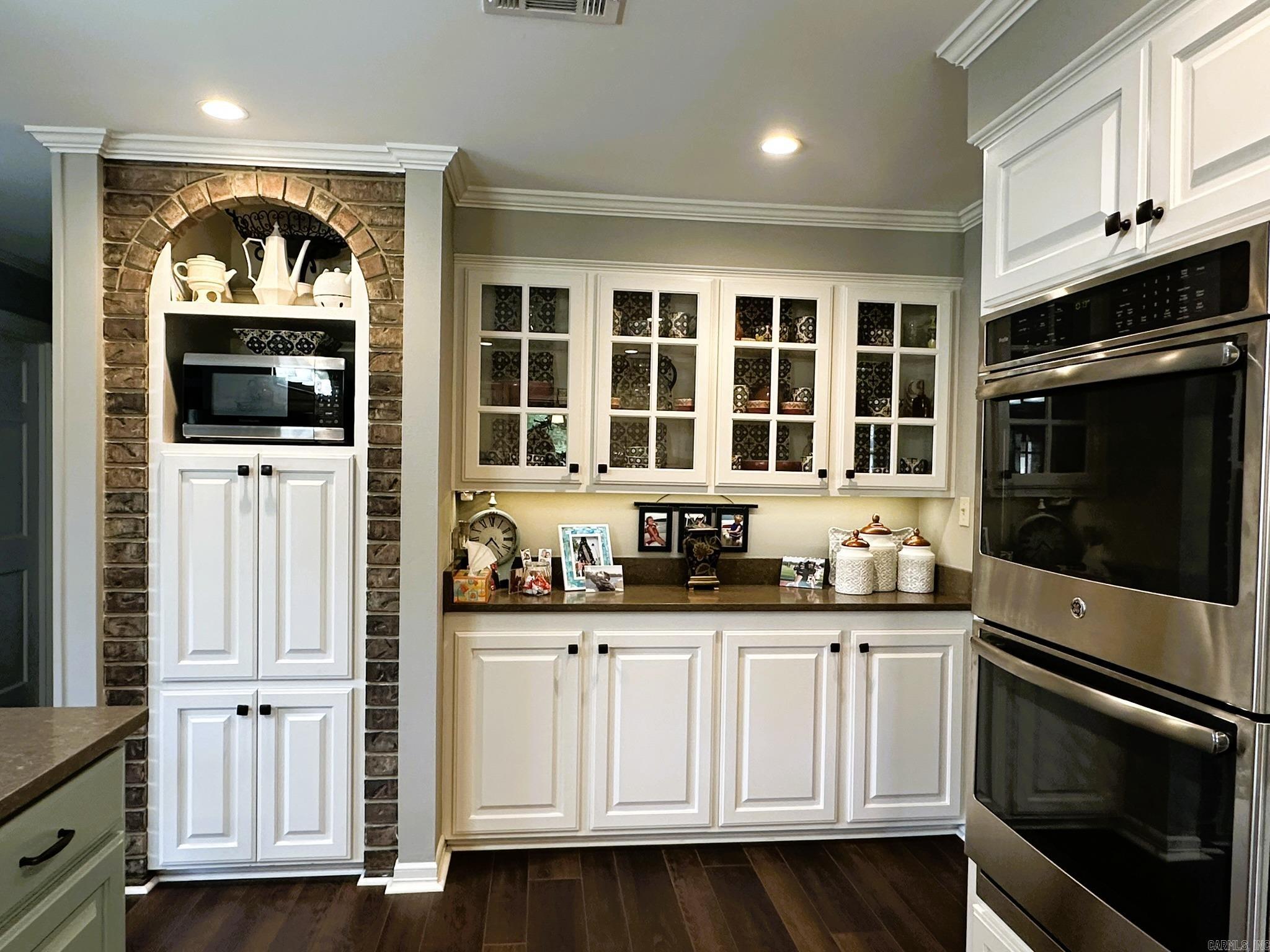 LAKEWOOD ESTATES - Residential