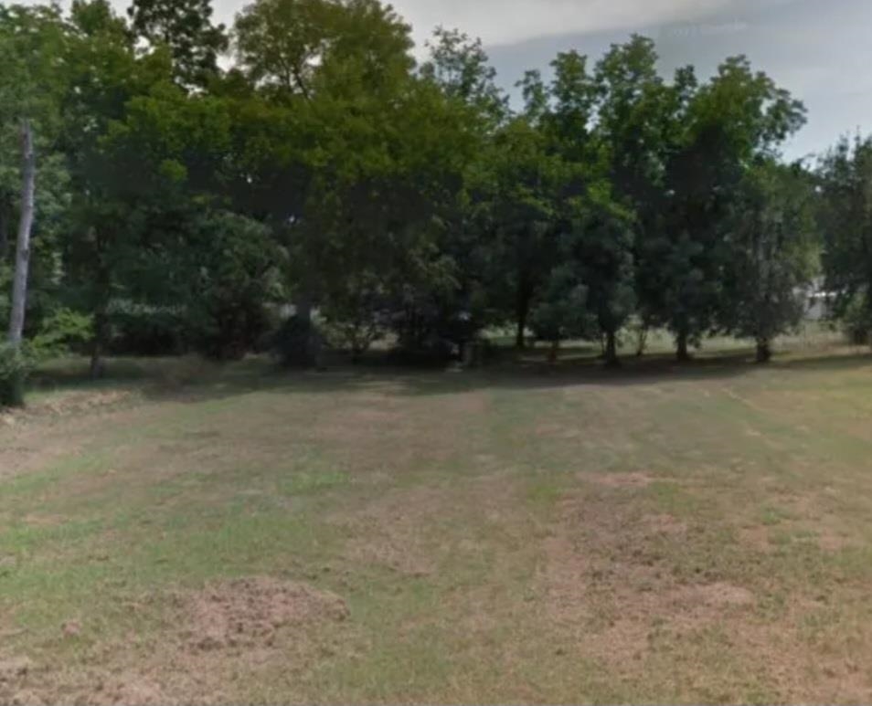 Welcome to Warren, Arkansas of Bradley County. This level and cleared .41 (+/-) acre lot is ready for your new home or manufactured home. It is close to local amenities, South of Pine Bluff and West of Monticello. Property conveys with a Limited Warranty Deed only. Owner financing available. Call or text today for more information.