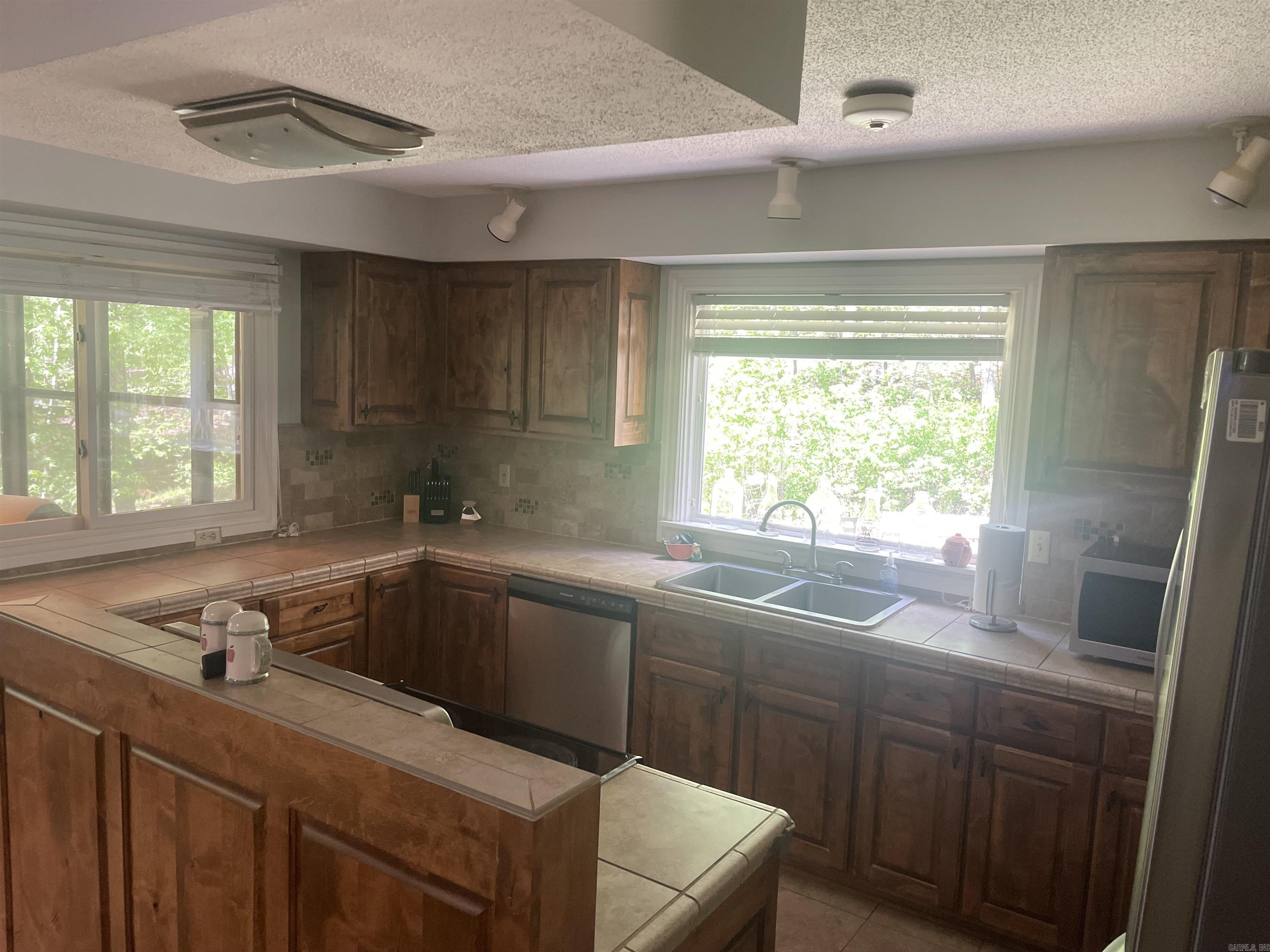 LAKEWOOD HILLS - Residential