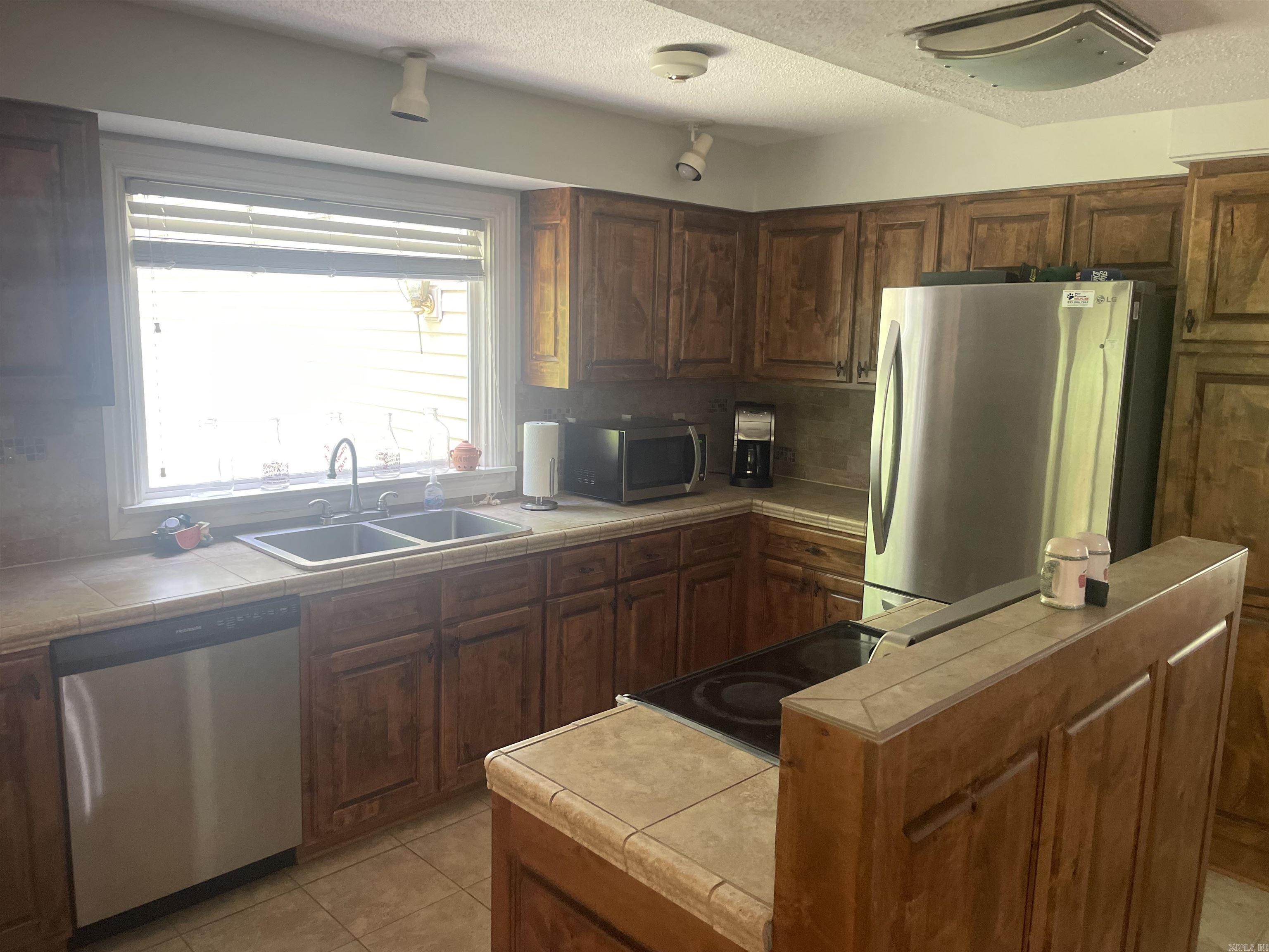 LAKEWOOD HILLS - Residential