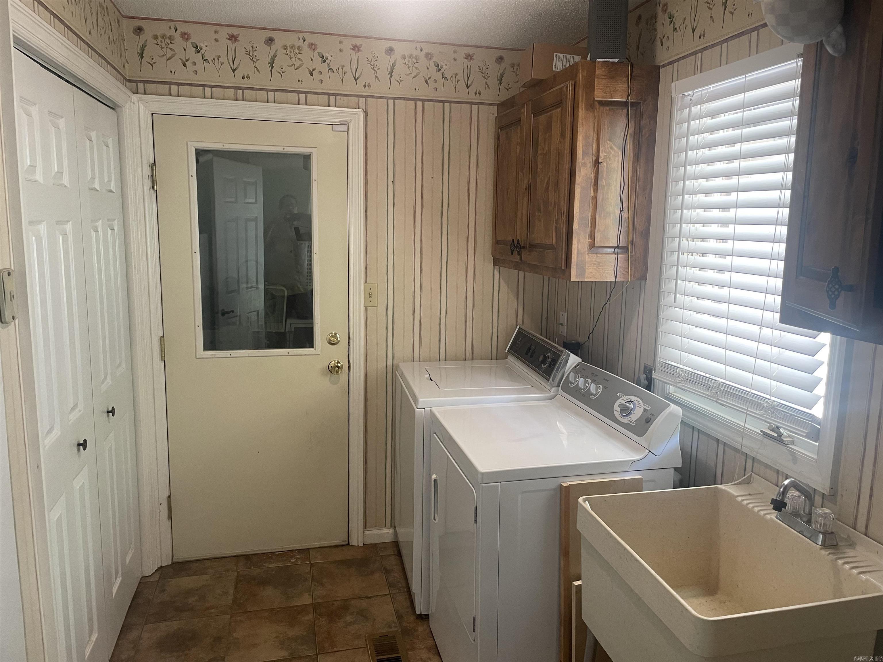 LAKEWOOD HILLS - Residential