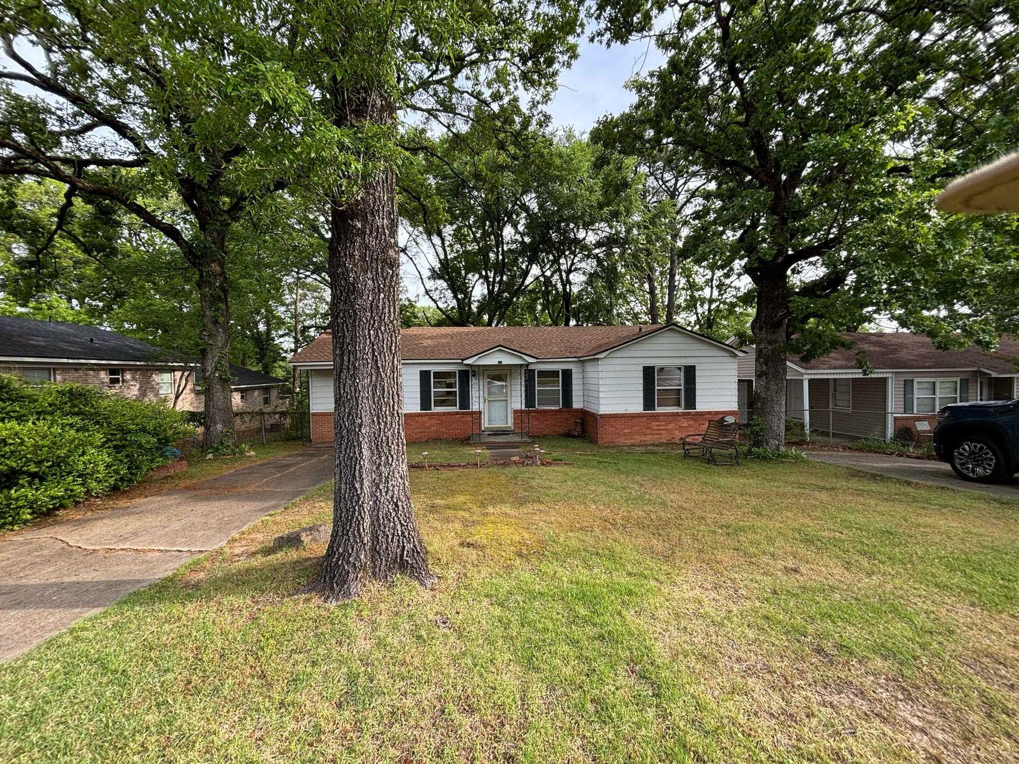 Perfect for first-time buyers or investors, this delightful 3/1 single-family home in Little Rock exudes charm and potential! Featuring a cozy bedroom, a full bathroom, and a bright, open living area, this home is ideal for those seeking a cozy retreat. Nestled in a friendly neighborhood, it needs only light TLC—think fresh paint, minor flooring updates, and a kitchen refresh to make it sparkle. The solid structure, newer roof, and well-maintained lot offer a great foundation. Conveniently located near Little Rock’s shops, dining, and parks, this gem is ready to shine with your personal touch.