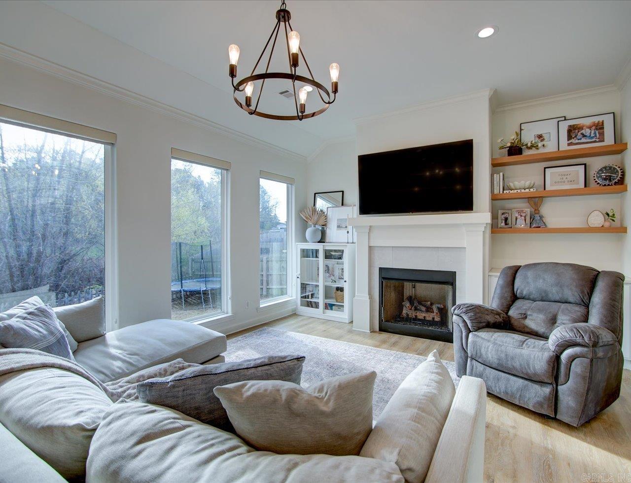 WINDCREST - Residential