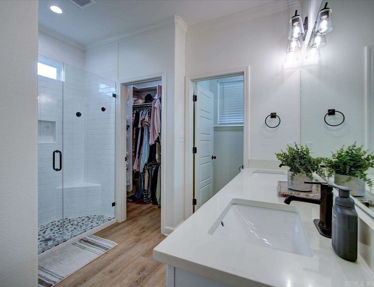 WINDCREST - Residential