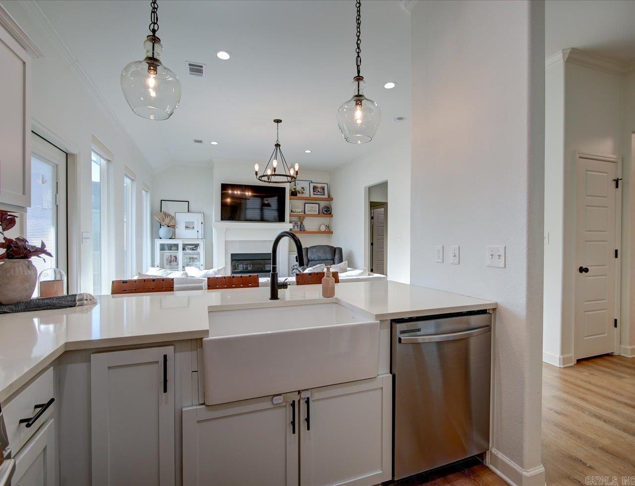 WINDCREST - Residential