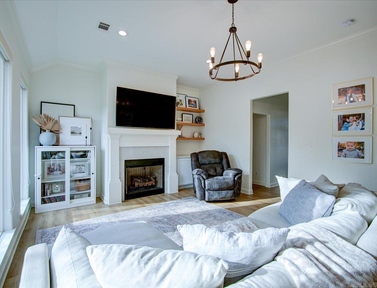 WINDCREST - Residential