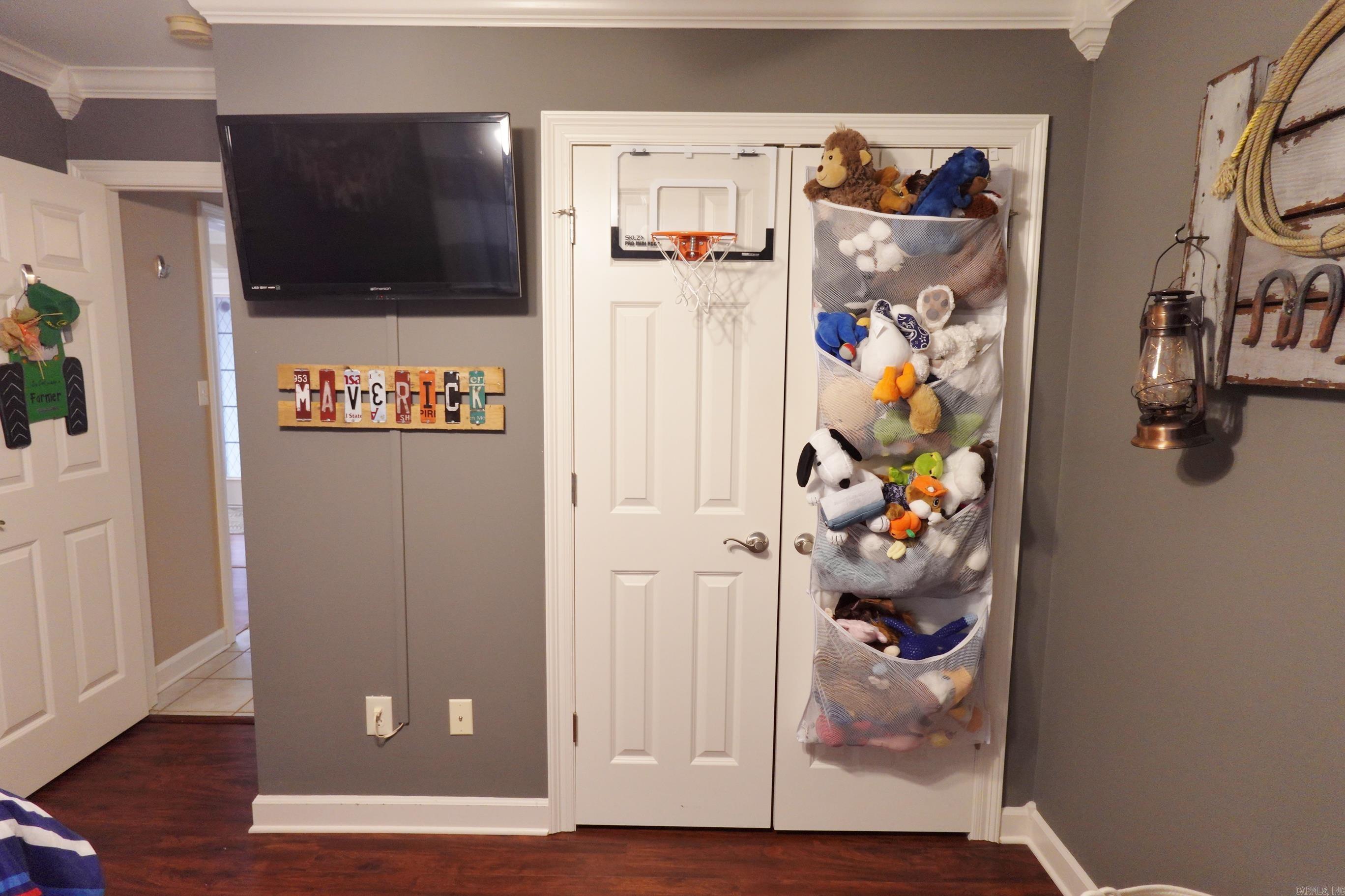 SPRING VALLEY - Residential