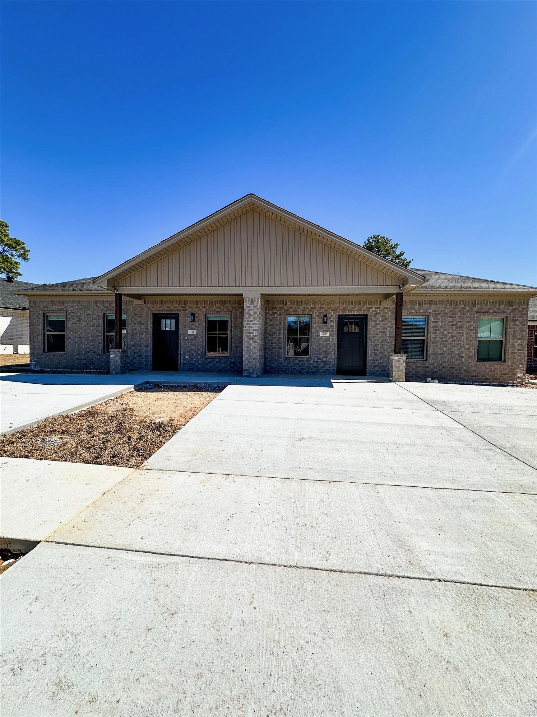 2 Bedroom, 2 Bathroom 970 square foot Furnished with Stainless Steel GE Appliances (includes Washer, Dryer, Fridge, Microwave, and Electric Range). Trash and Yard services included. AT&T Fiber Internet Access. Covered Front & Back Porch. Partially fenced backyard for privacy. 1.25 miles to Downtown Benton, 1.2 miles to I-30, .6 miles to The Boys and Girls Club of Saline County, and all the amenities The River Center community center has to offer.