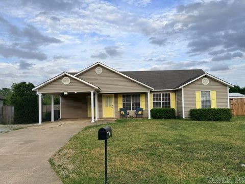 Photo of 605 Marion Street, Paragould, AR 72450 (MLS # 26014611)