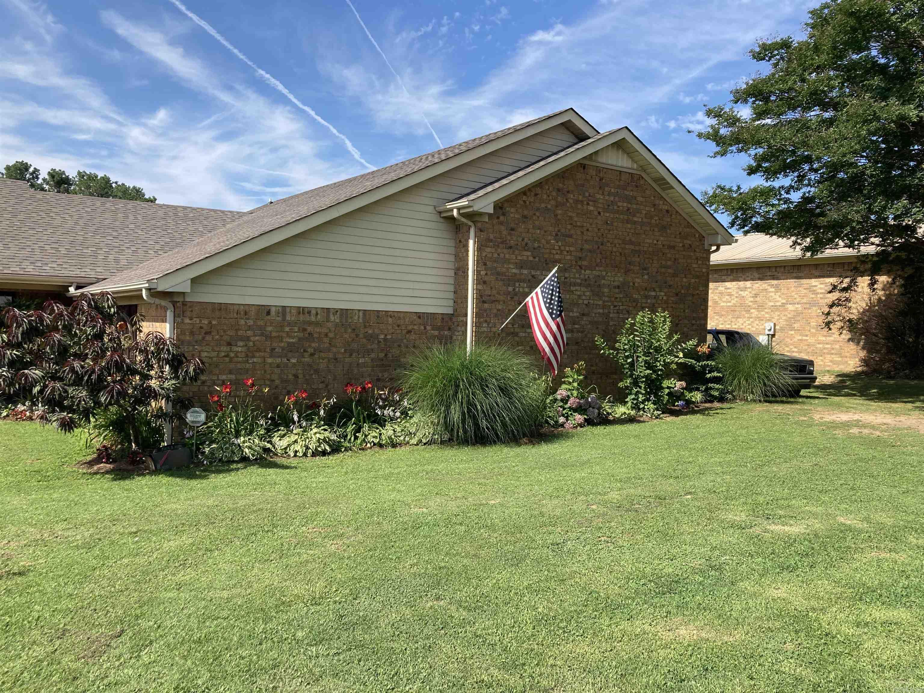 HILLVIEW ACRES - Residential