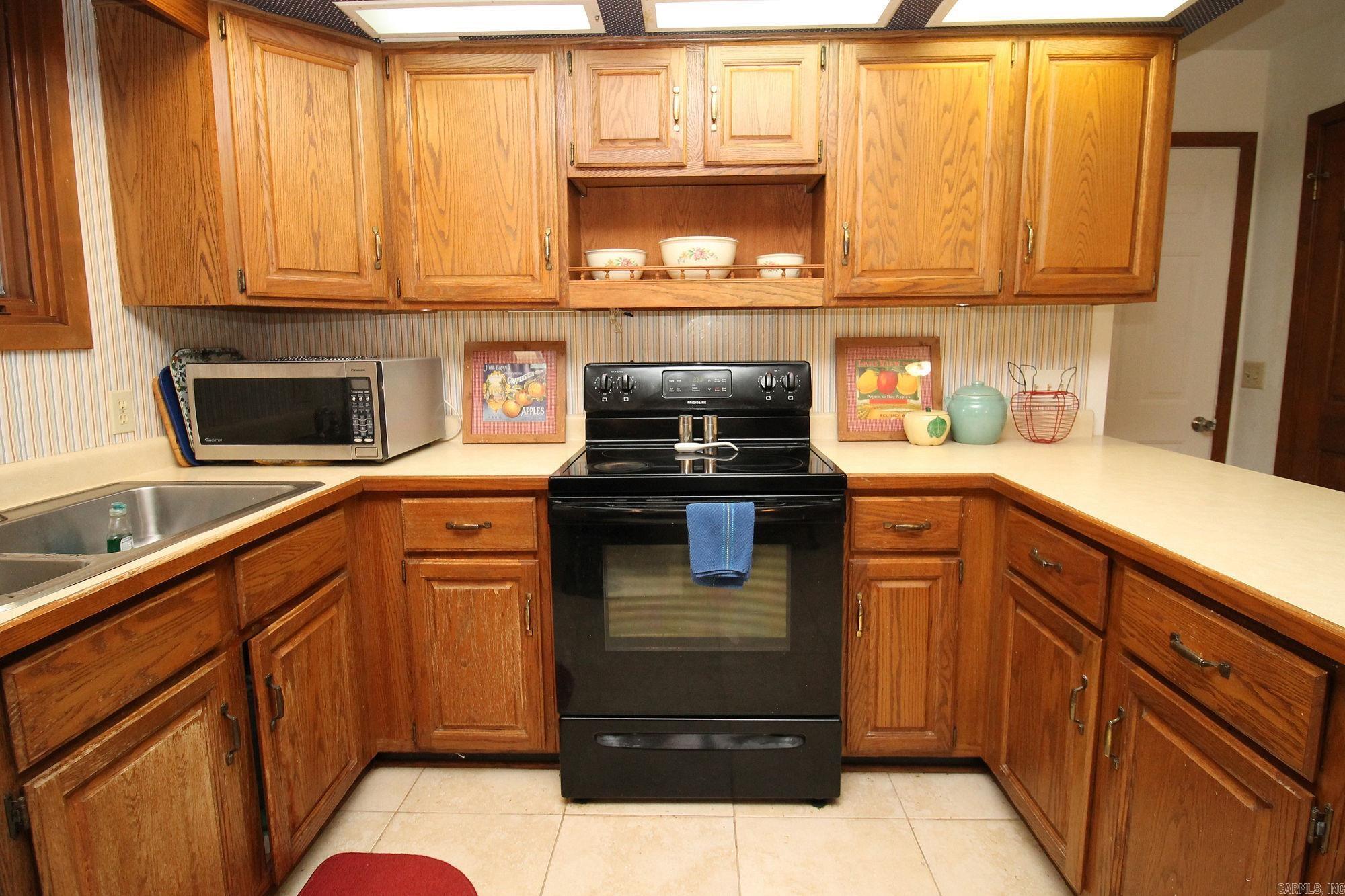 HILLVIEW ACRES - Residential