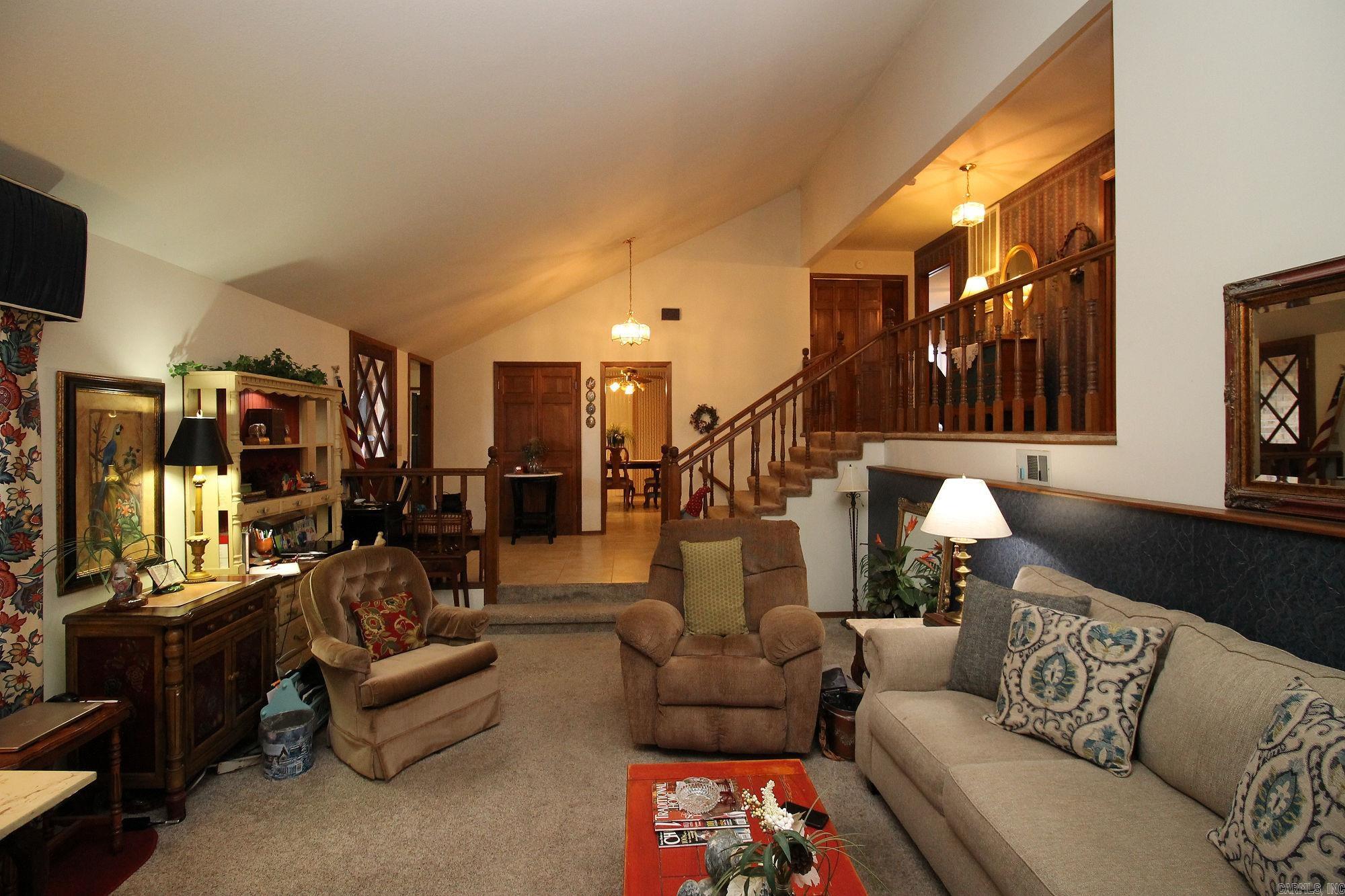 HILLVIEW ACRES - Residential