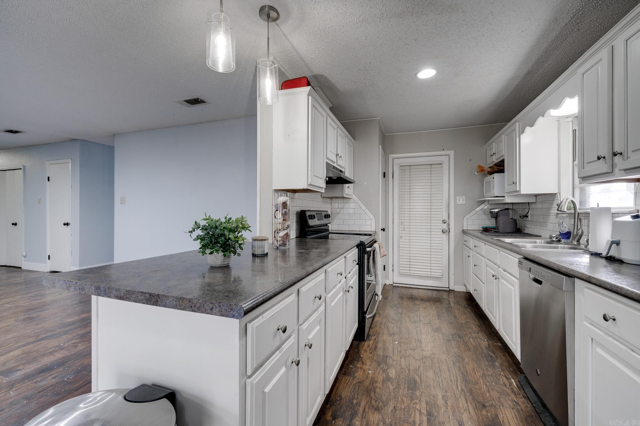 NORTH HILLS MANOR - Residential