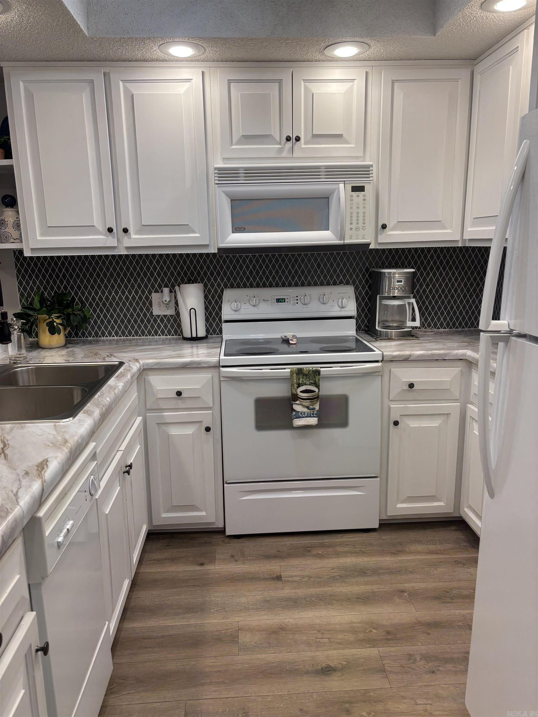 Lakewood Hills Condo - Residential