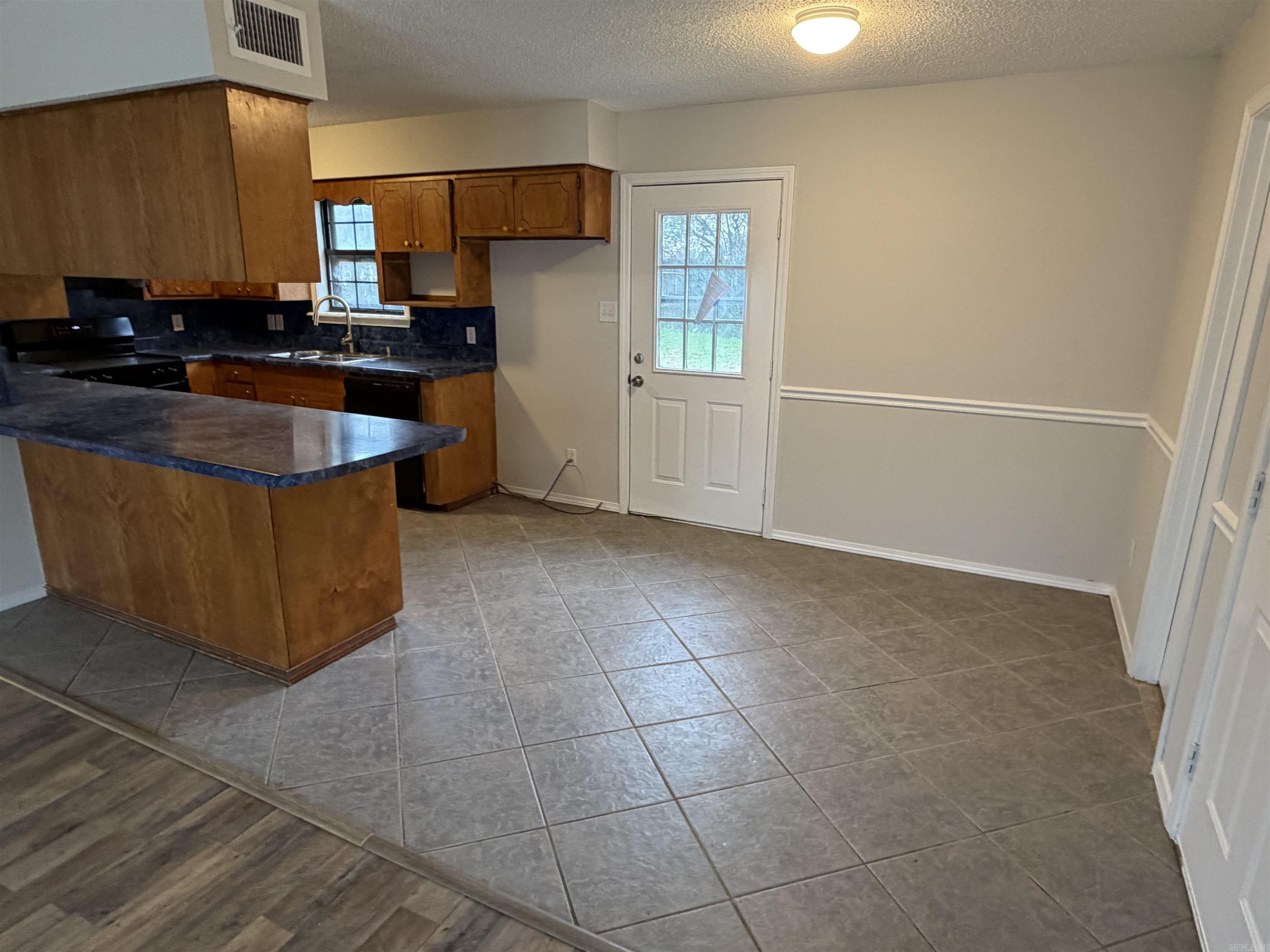 Rolling Hills 1st - Residential Lease