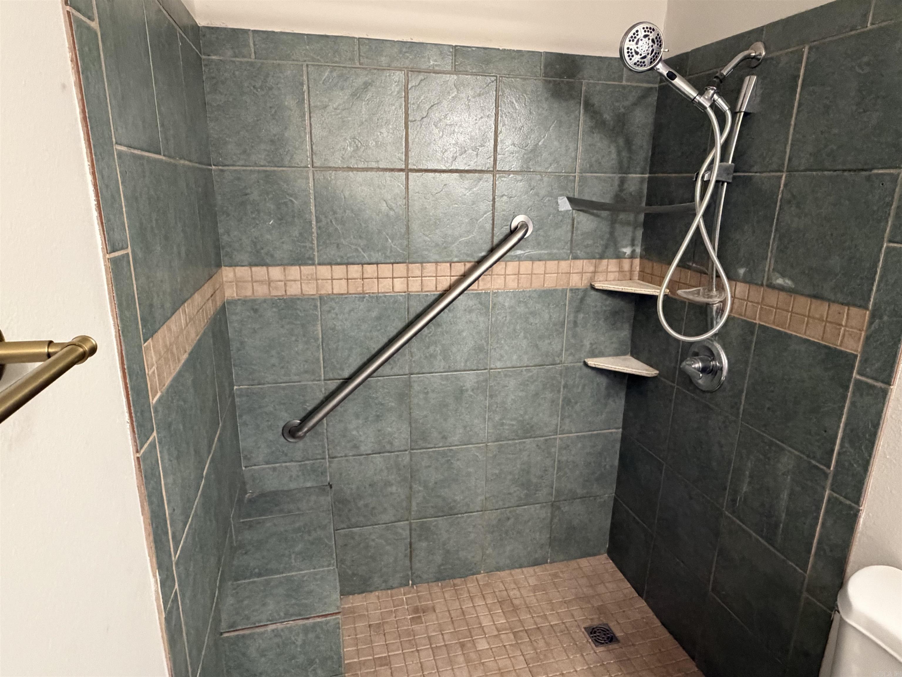 Rolling Hills 1st - Residential Lease