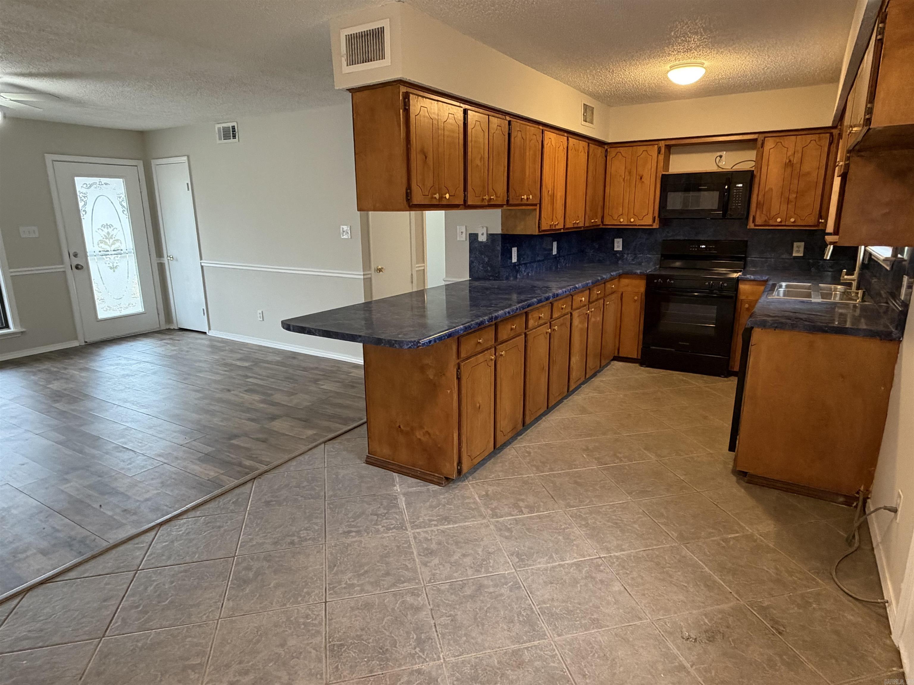 Rolling Hills 1st - Residential Lease