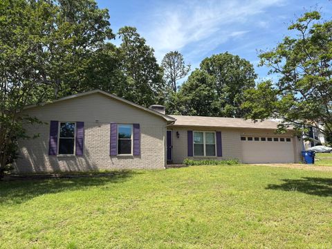 Photo of 50 Hightrail Drive, Maumelle, AR 72113 (MLS # 26016350)