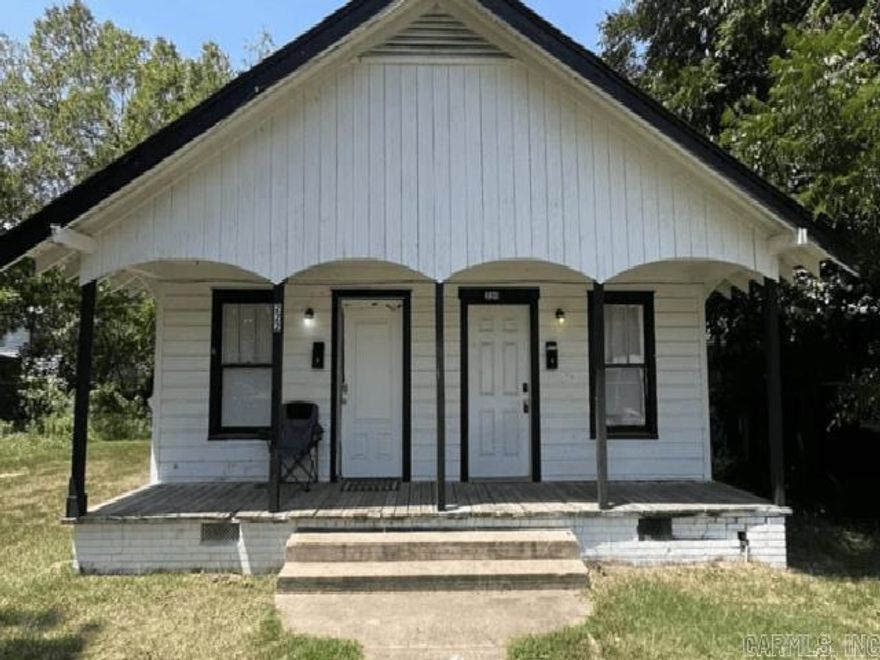 Charming 1-bedroom, 1-bath residence located in the College Park subdivision of North Little Rock. Offering approximately 575 sq ft of living space on an estimated 0.08-acre lot, this property is conveniently situated near the Argenta Historic District with easy access to downtown amenities. No association fees.