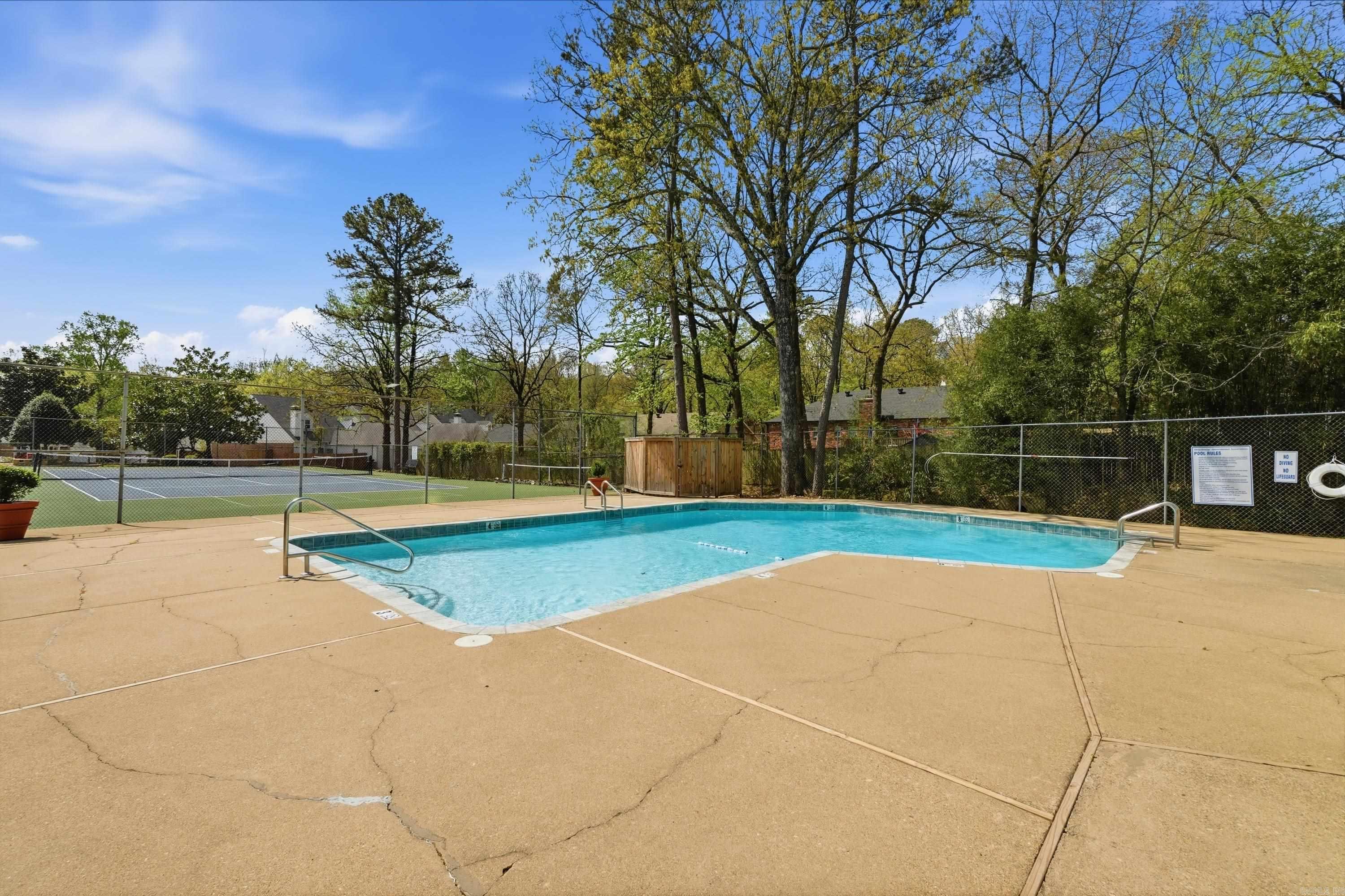 KINGSBRIDGE TWNHSE - Residential