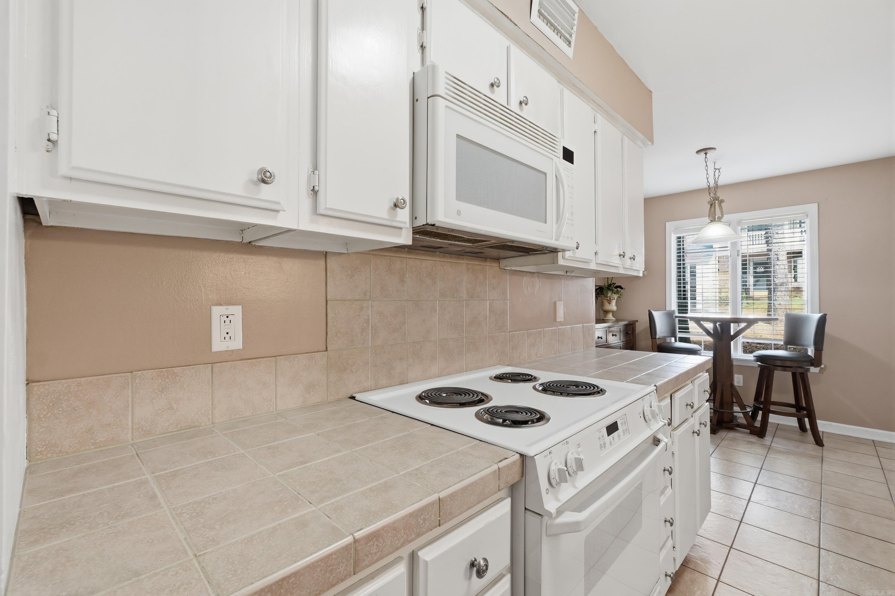 KINGSBRIDGE TWNHSE - Residential