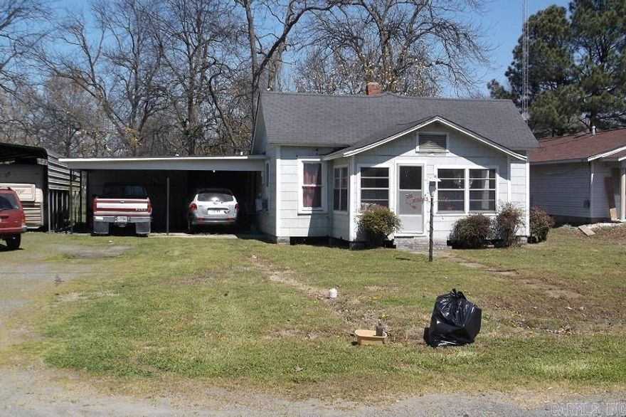 A great starter home, great investment, tiny house, you decide.  This home sits on a corner lot .  It is zoned industrial and grandfathered in as residential.  An as is property to do with your creativity.