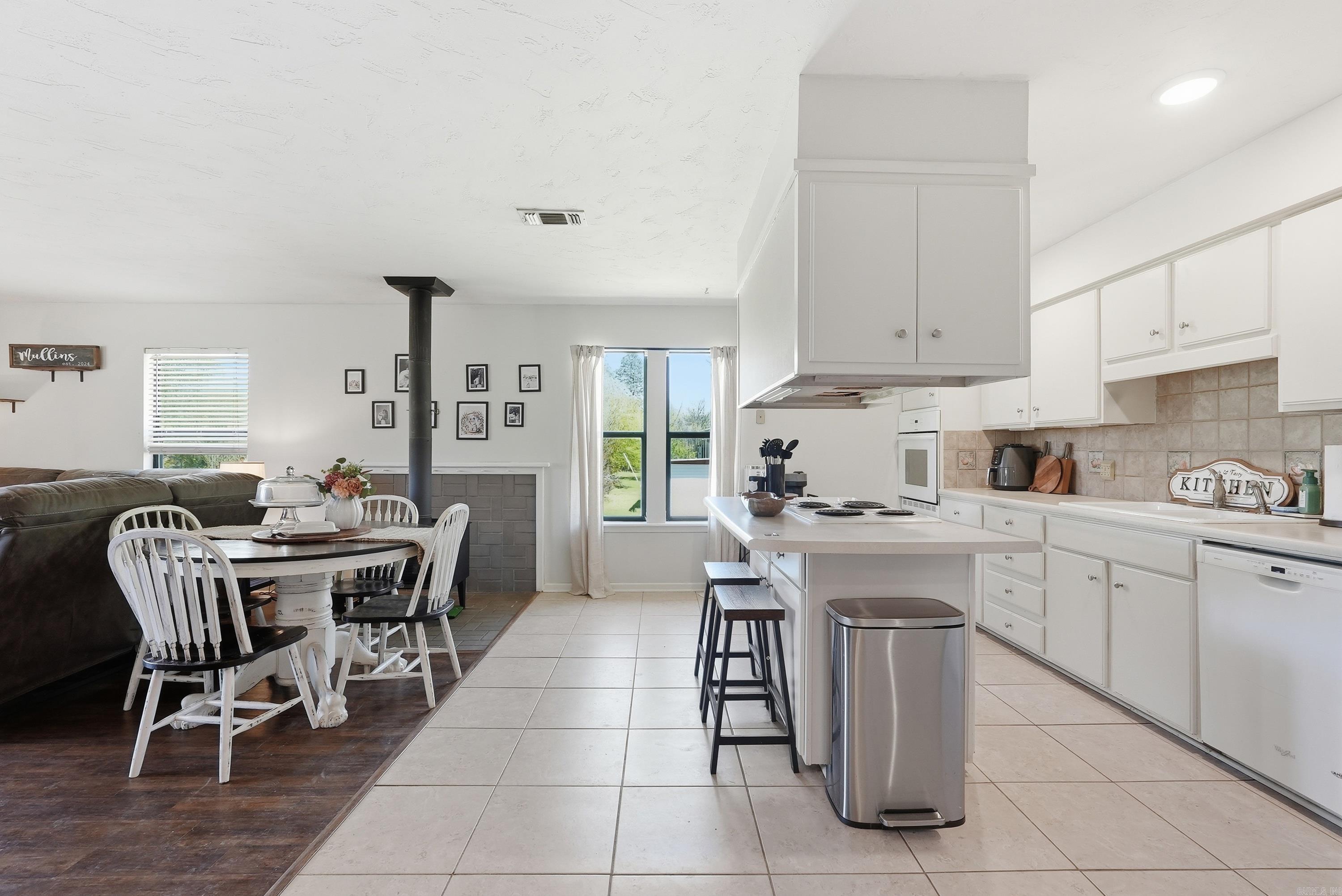 RIVER OAKS ESTATES - Residential