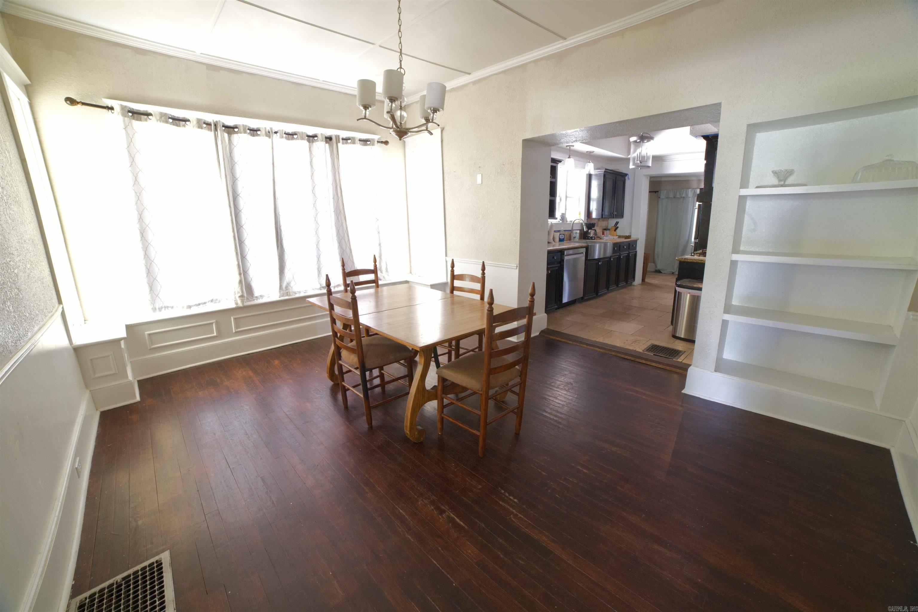 EAST BROADWAY - Residential