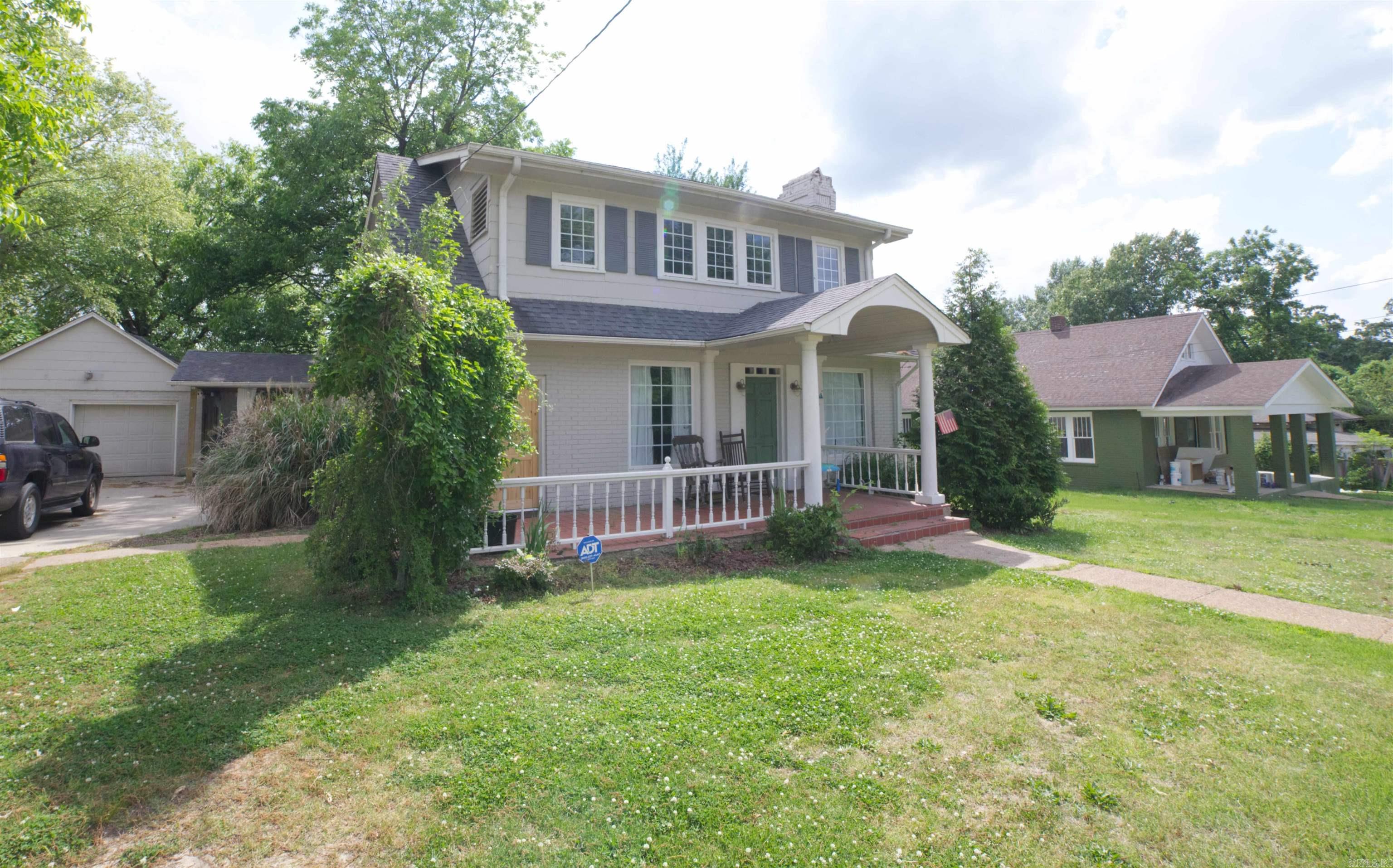 EAST BROADWAY - Residential