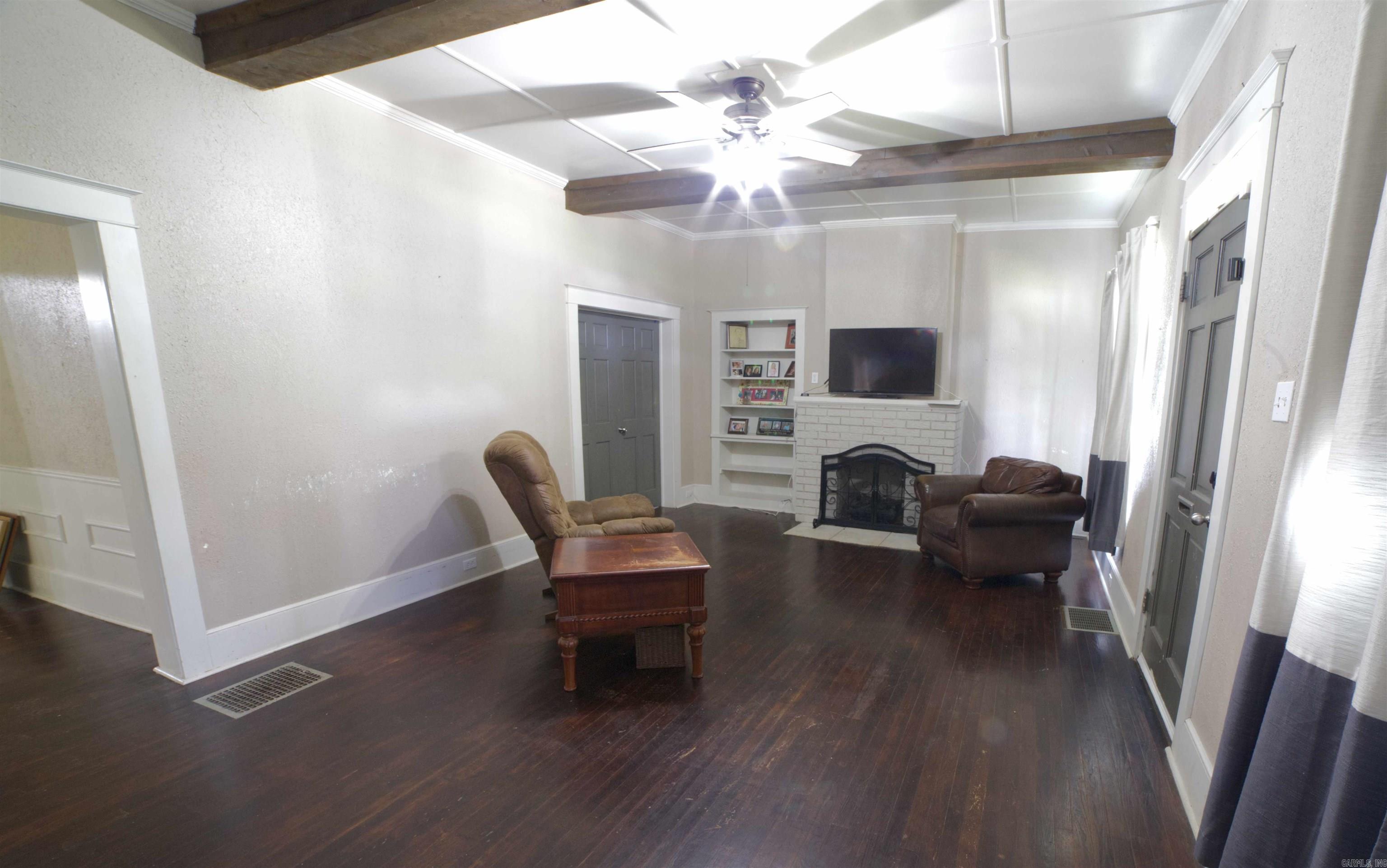 EAST BROADWAY - Residential