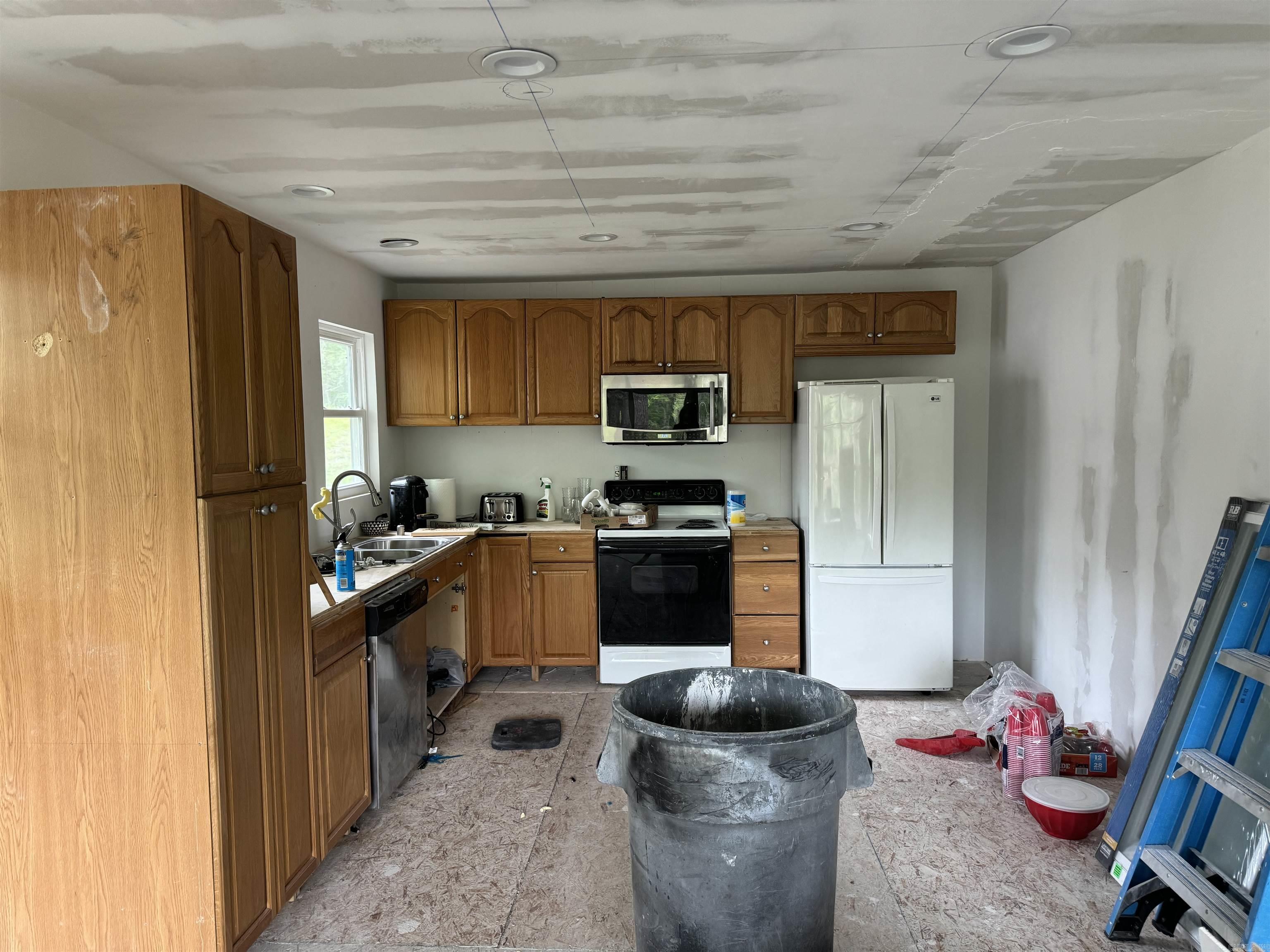 CHEROKEE BEACH LAKE ESTATES - Residential