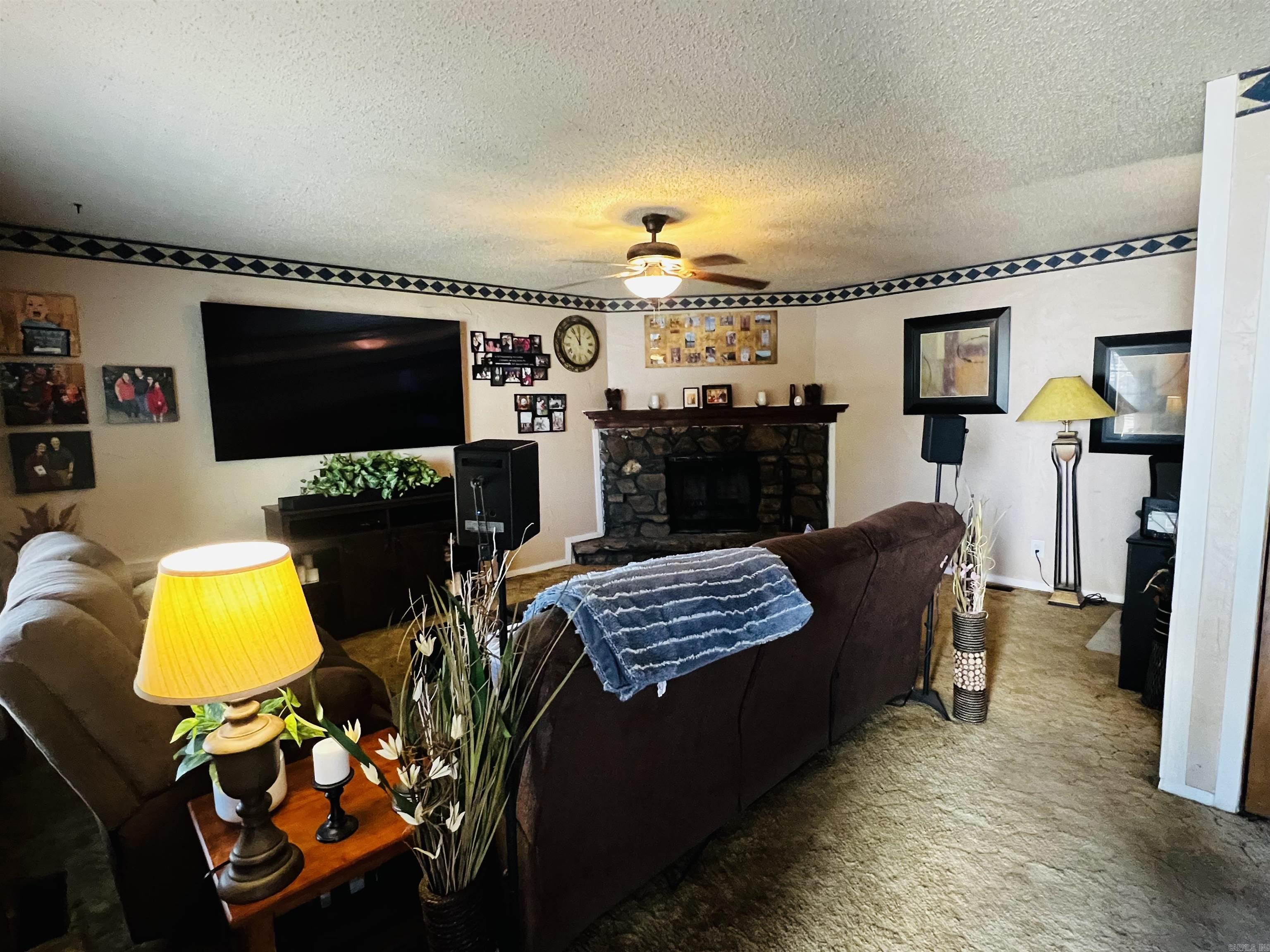 STONEWALL - Residential