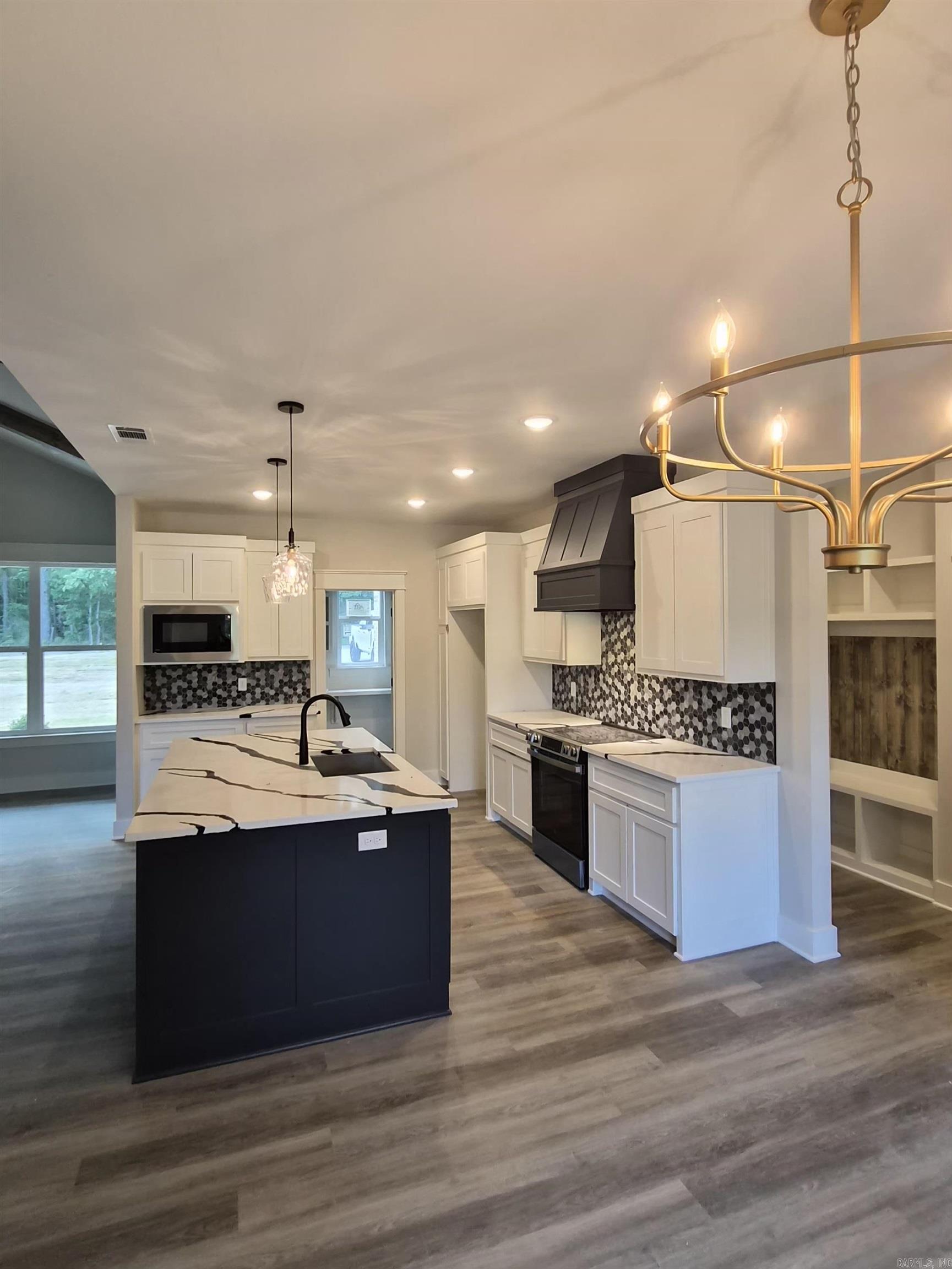 DETONTI PLACE PHASE I - Residential