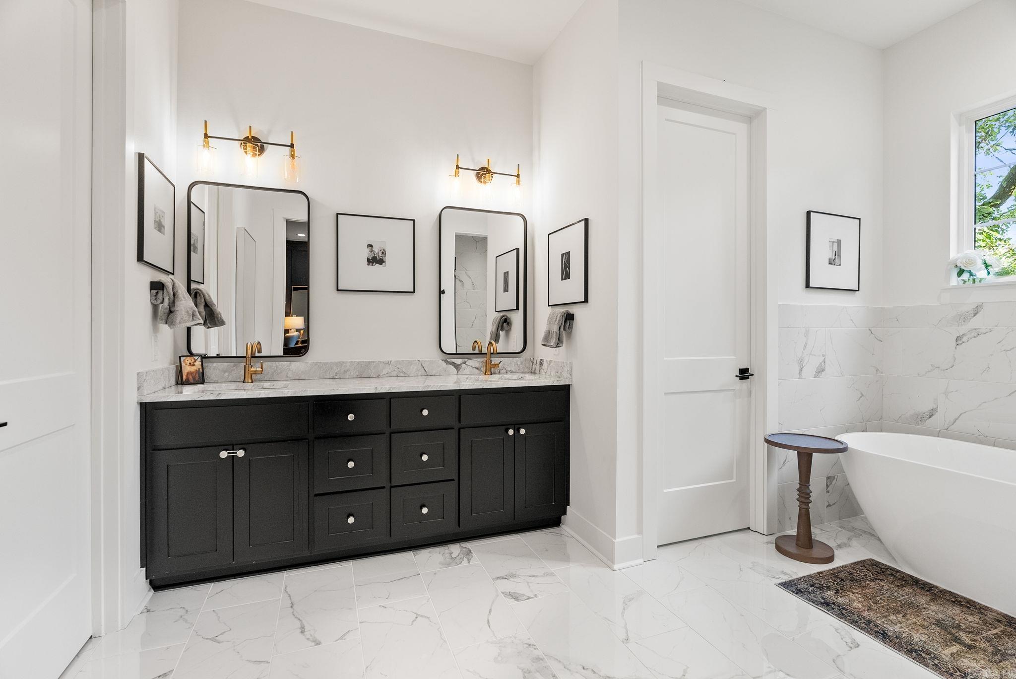 HOLLYWOOD - Residential