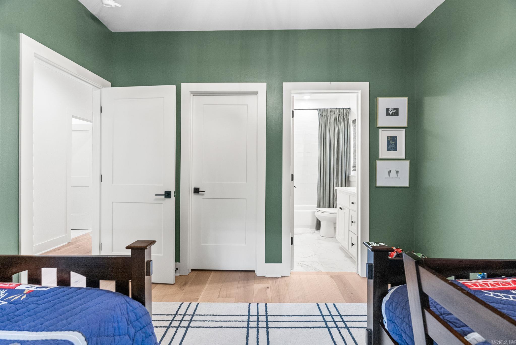 HOLLYWOOD - Residential