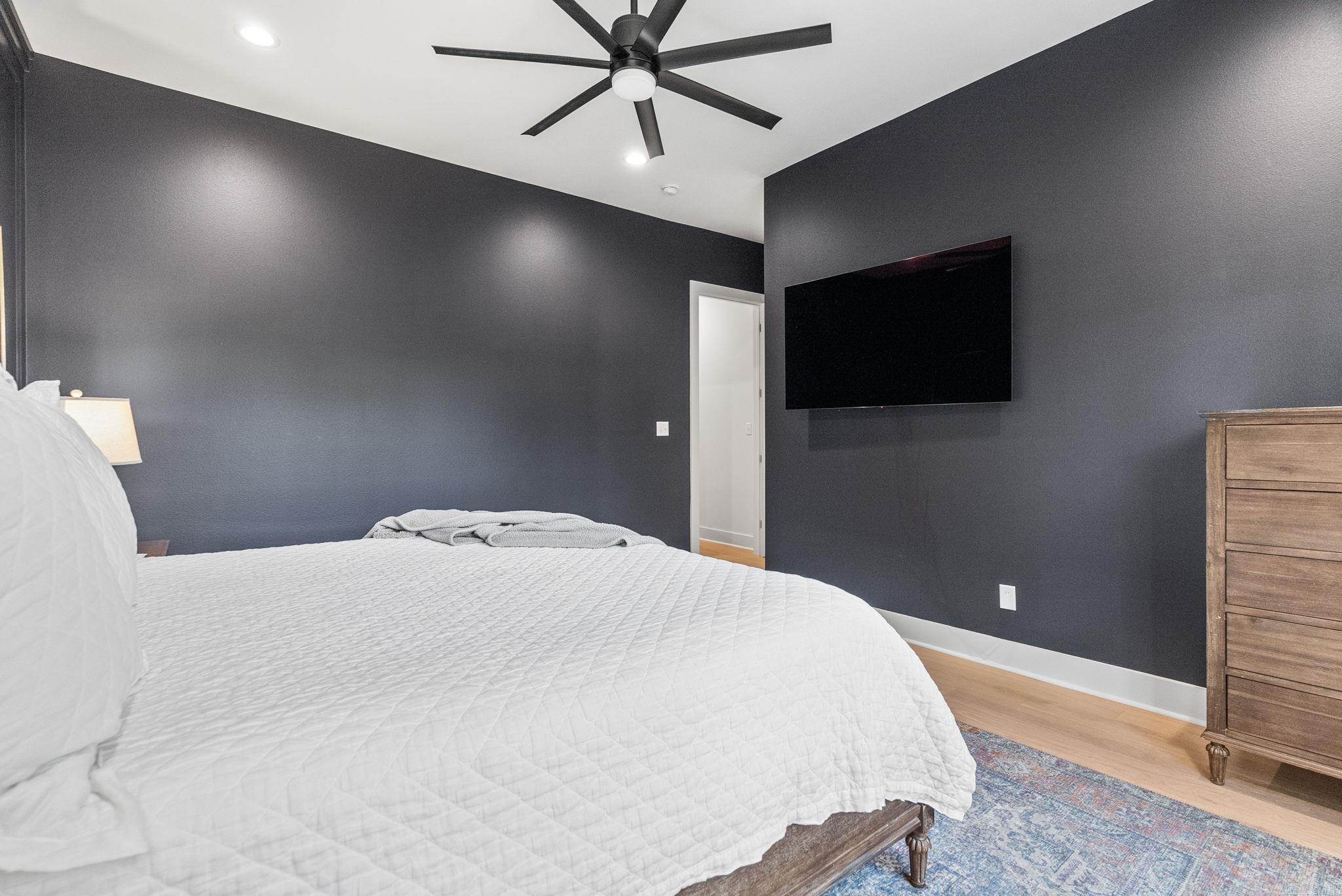 HOLLYWOOD - Residential