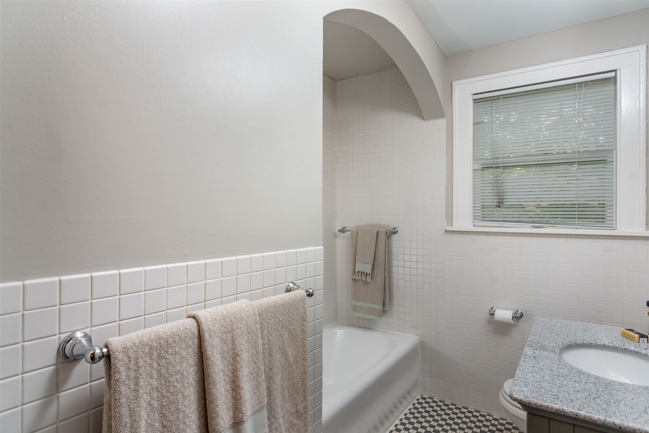 ELMHURST - Residential