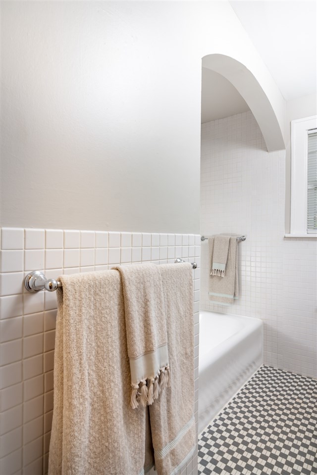 ELMHURST - Residential